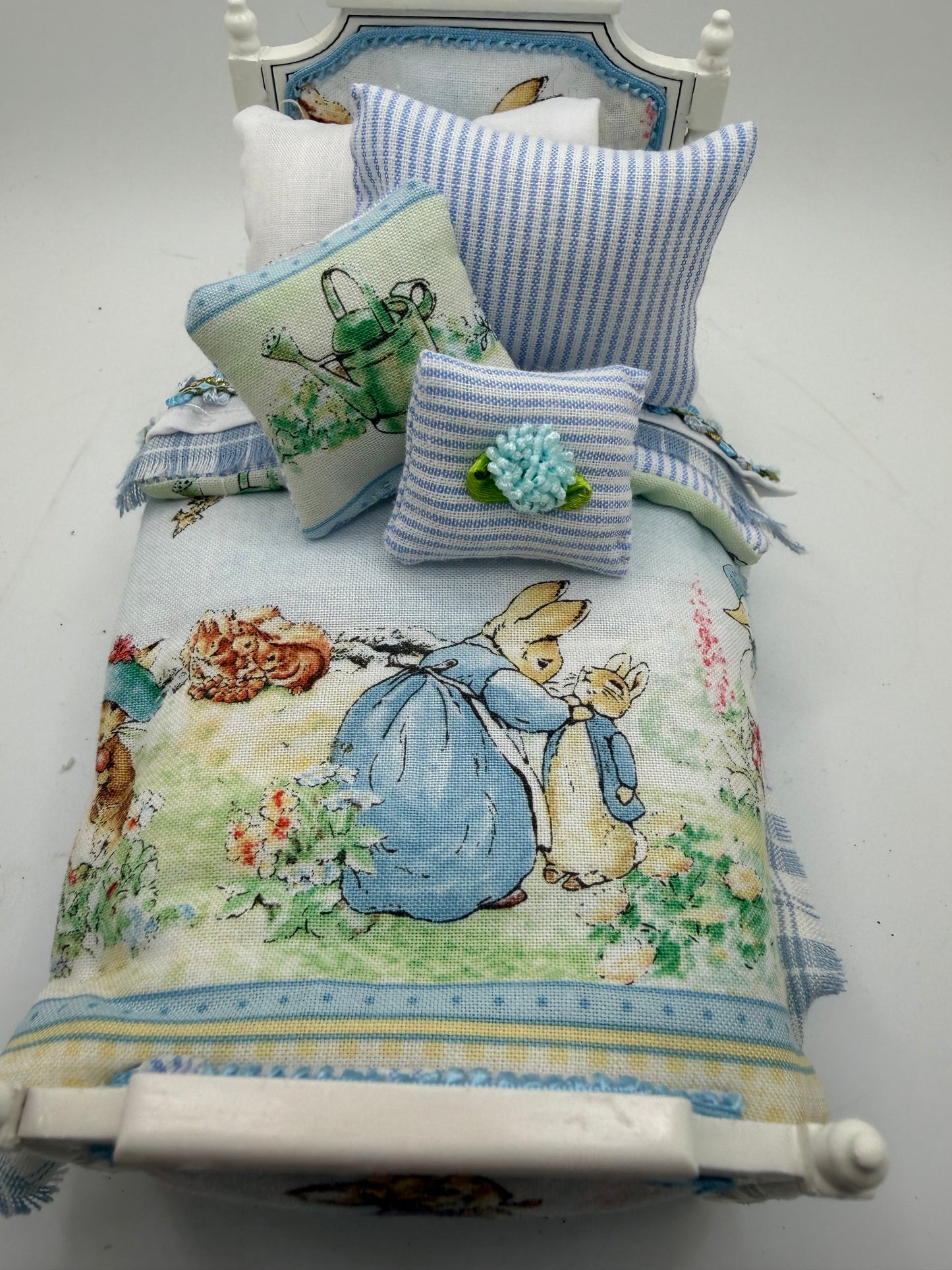 1/12th - 1:12 - 1 inch scale Beatrix Potter Single bed (2 available)