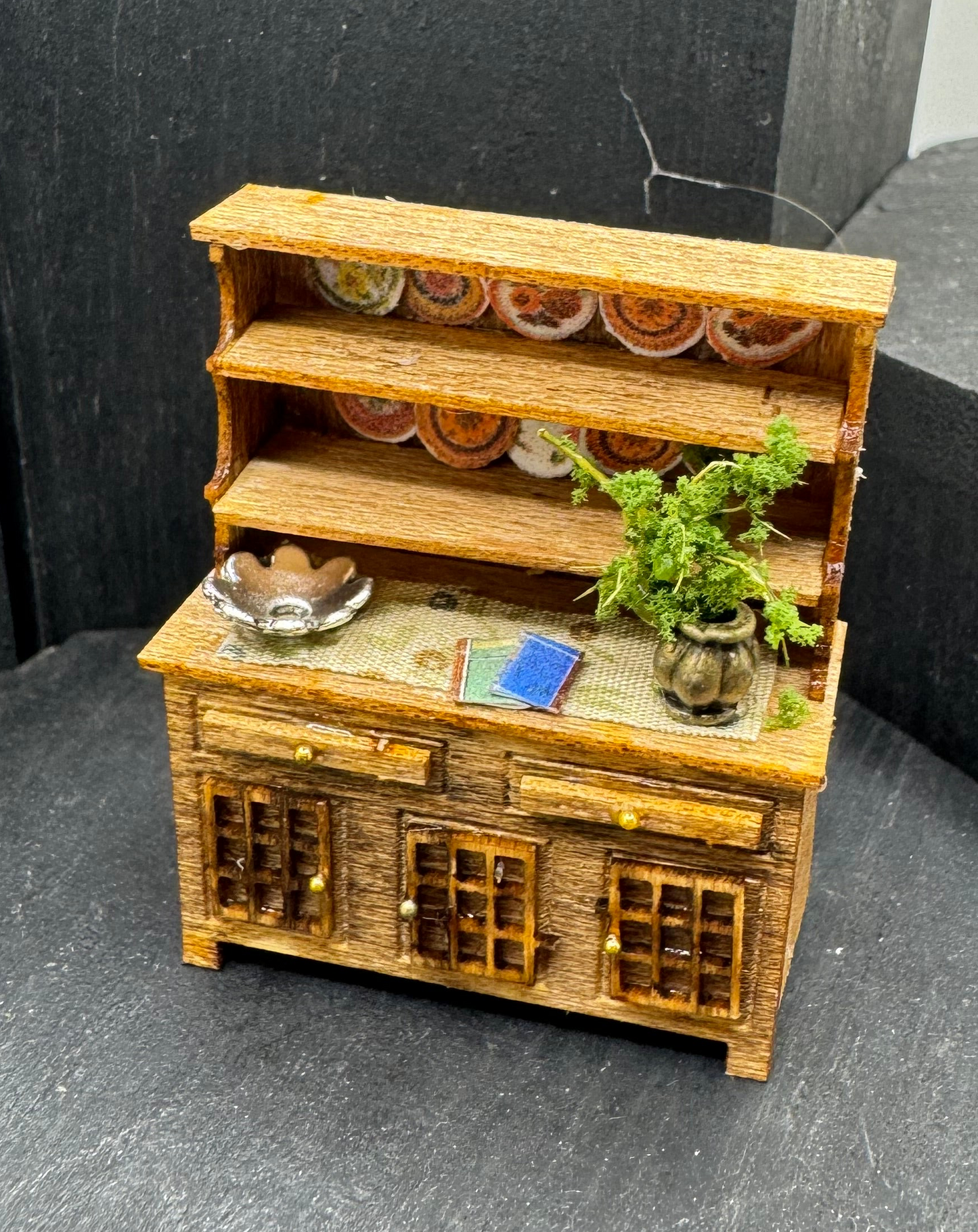 1/48th Dresser (hutch)