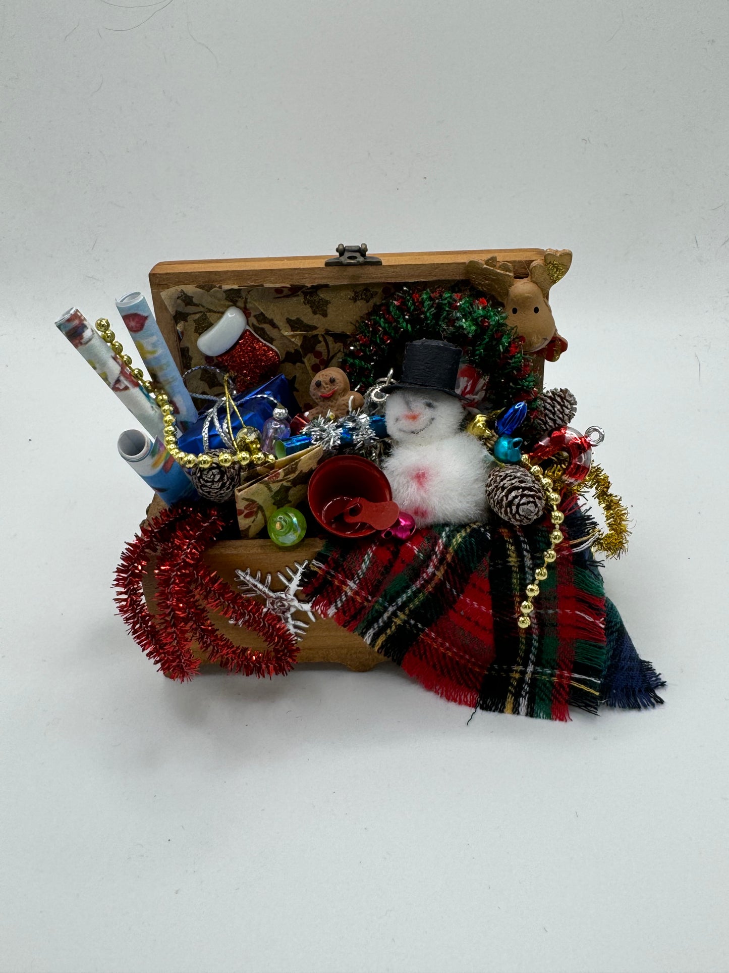 1/12th - Christmas Decorations Chest