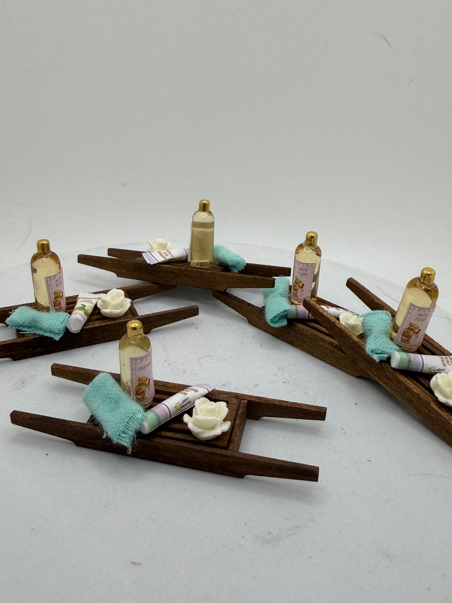 1/12th Wooden Bathtub Rack x1