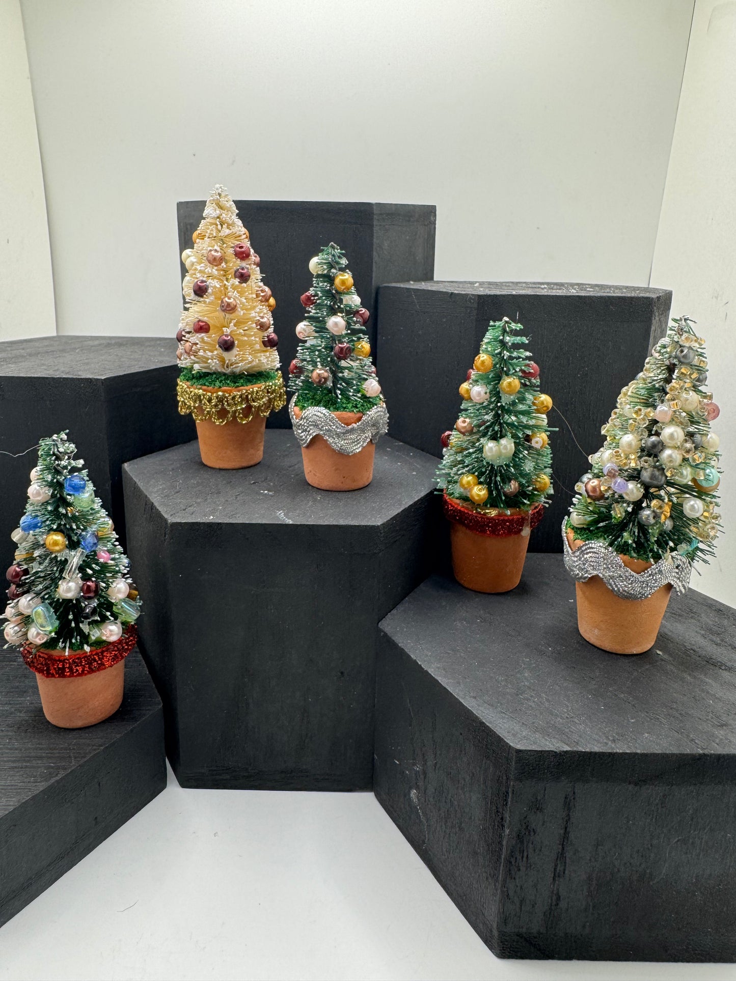 1/12th (6-8cm) Christmas tree in pot x1