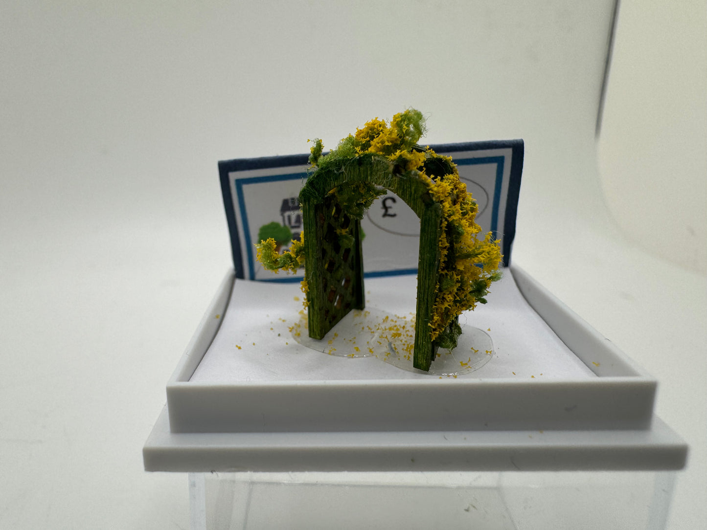 Dolls House Miniatures 1/144th Trellis / Archway