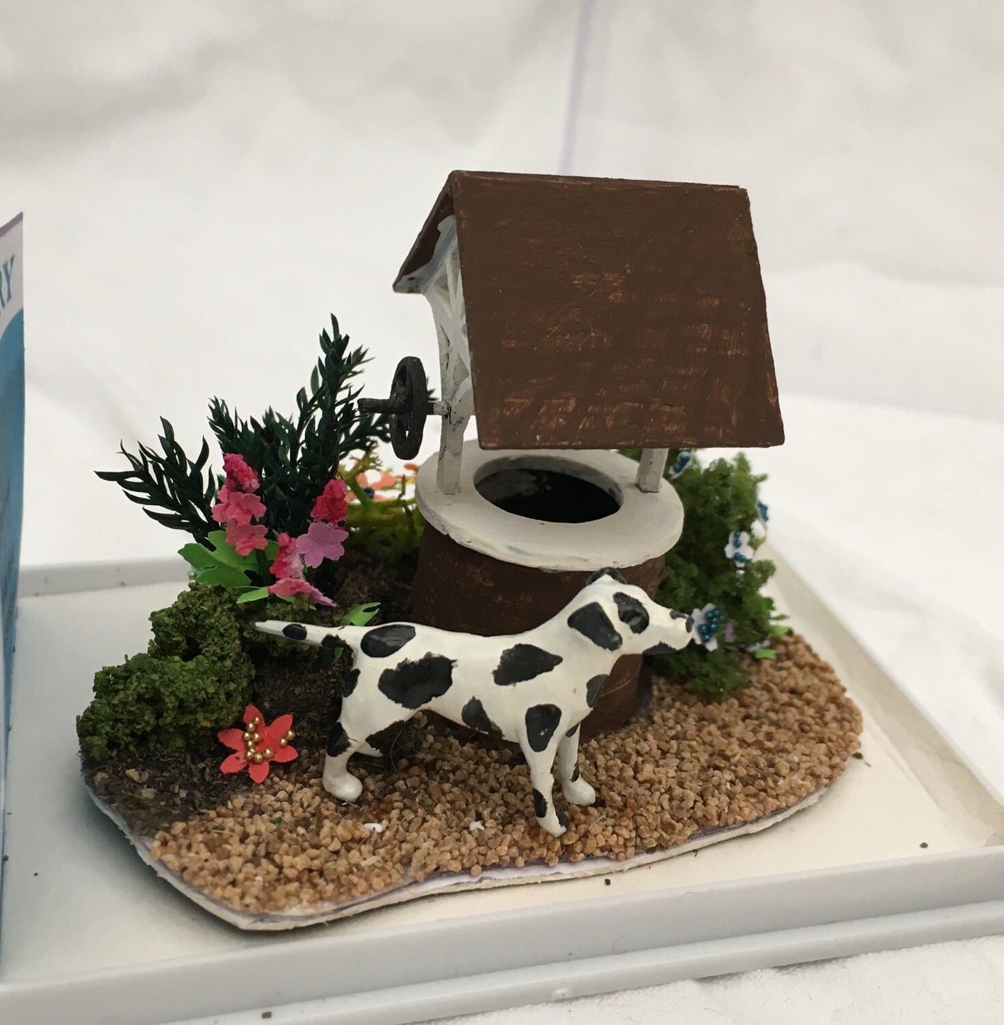 Dolls House Miniatures ( 1/48th - 1:48th - 1/4" - Quarter Inch Scale ) - Hand Made Garden Wishing Well Scene