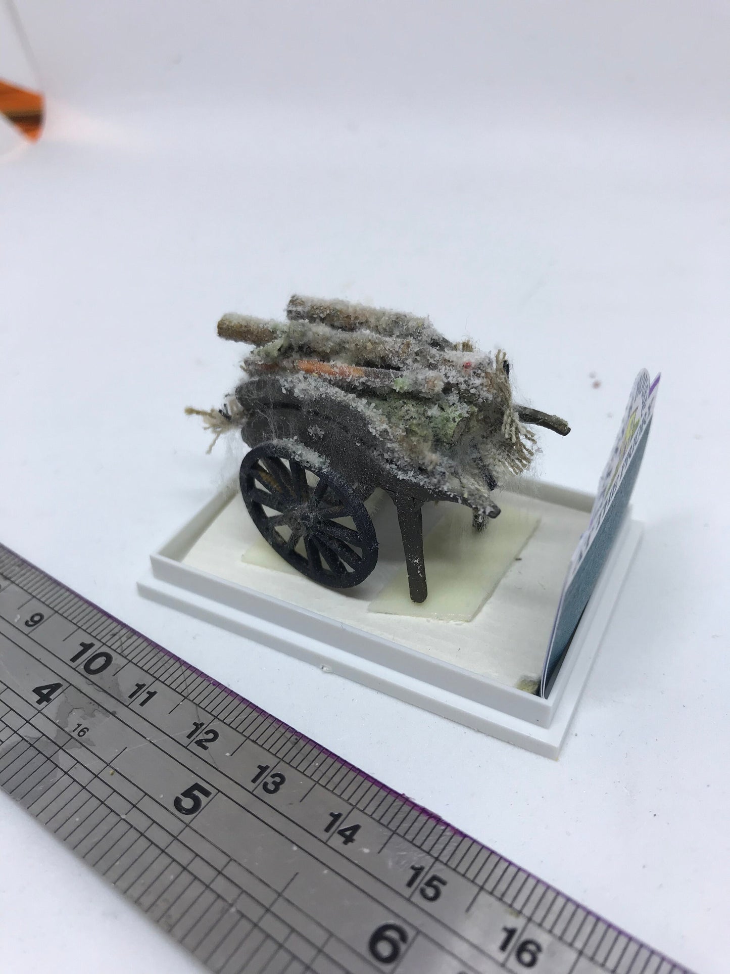 Dolls House Miniatures ( 1/48th - 1:48th - 1/4" - Quarter Inch Scale ) Luxury Dressed Winter Log cart