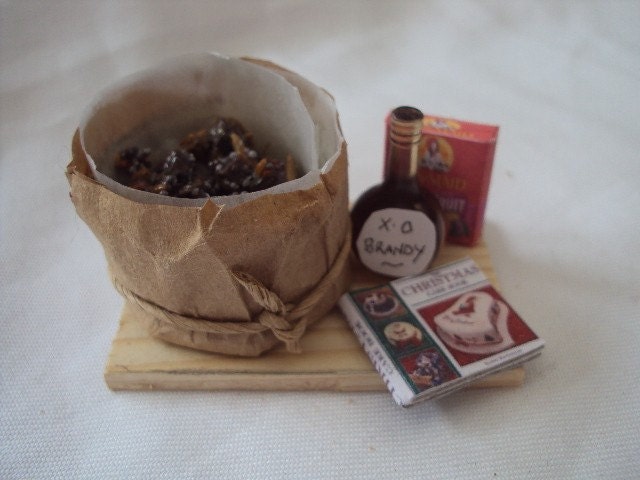 Dolls House Miniatures - 1/12th Making Christmas Cake / Fruit Cake
