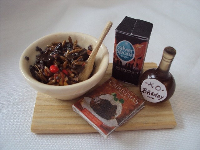 Dolls House Miniatures - 1/12th MAKING CHRISTMAS PUDDING