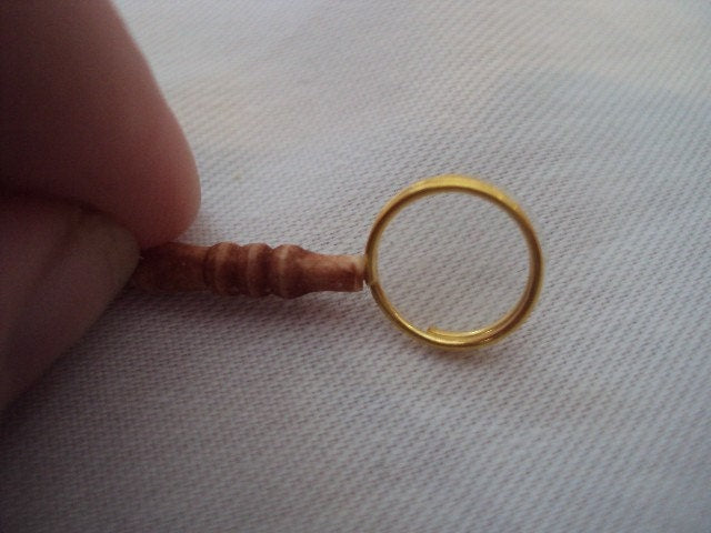 Dolls House Miniatures - 1/12th Magnifying Glass x1