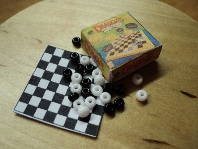Dolls House Miniatures - Draught's Set
