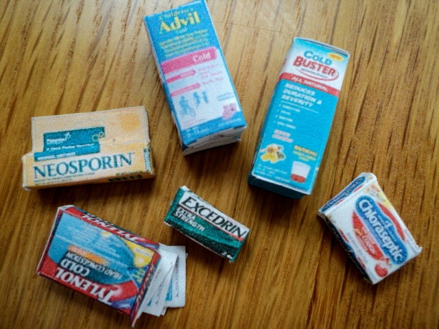 Dolls House Miniatures - 1/12th USA First Aid Items /Medicines (set c)