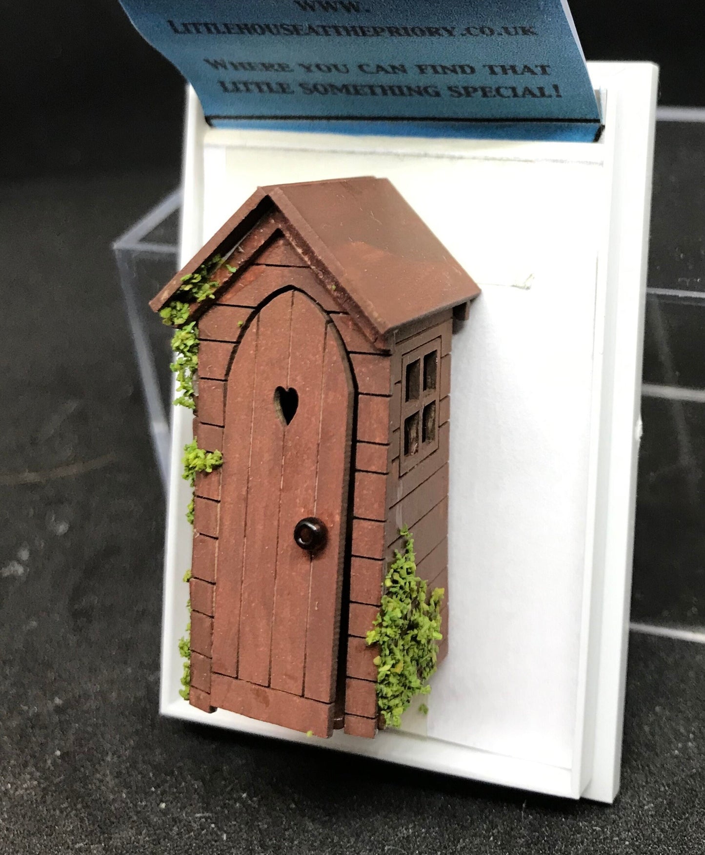 Dolls House Miniatures ( 1/48th - 1:48th - 1/4" - Quarter Inch Scale ) Luxury Dressed Potting Shed
