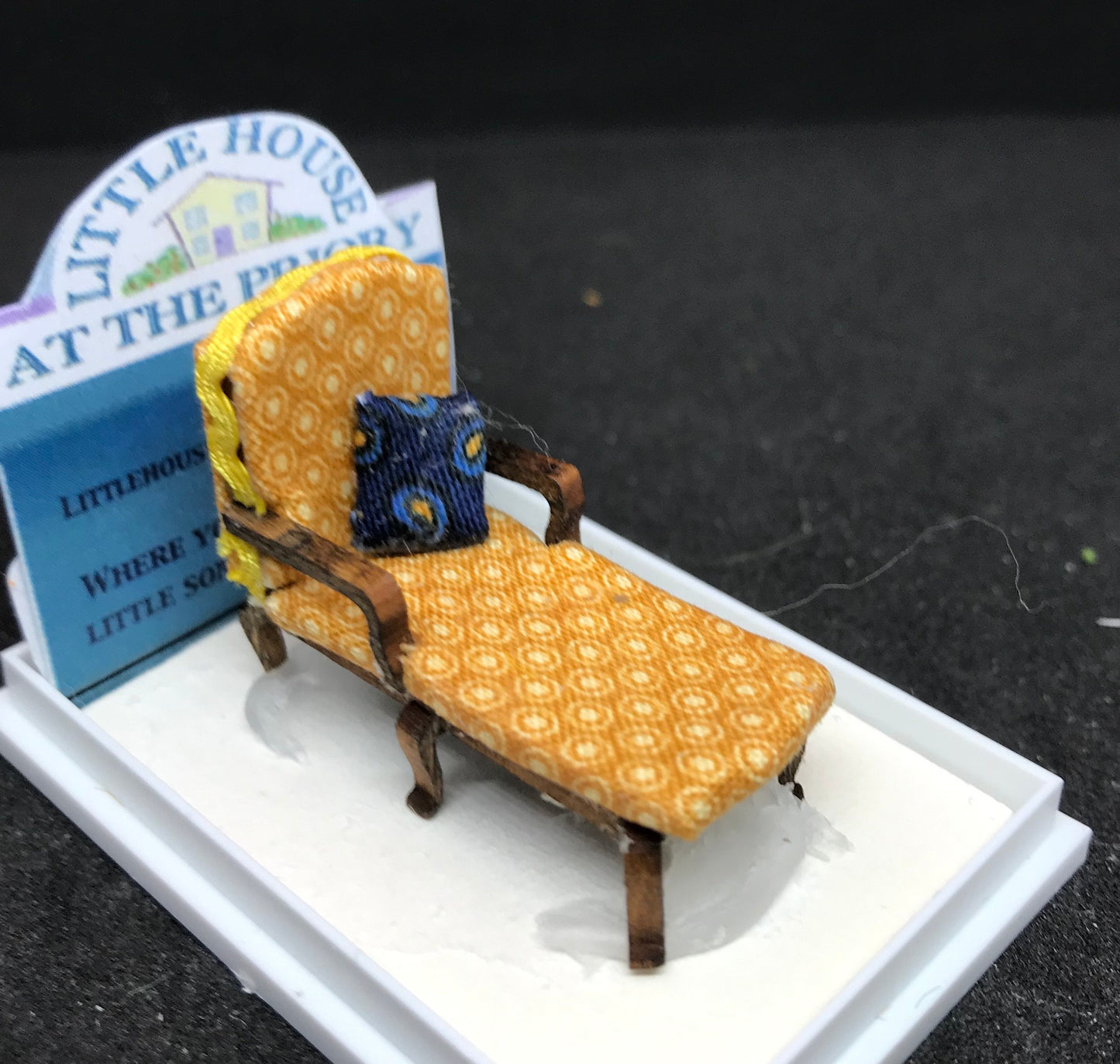 Dolls House 1/48th - chaise -