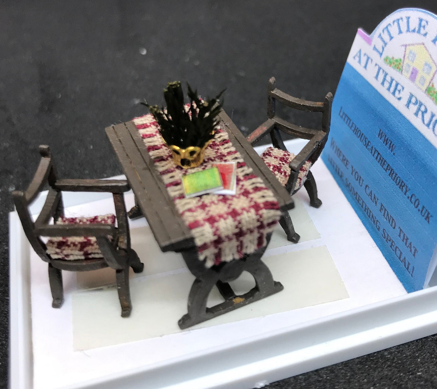 Dolls House 1/48th - tudor table & chairs -