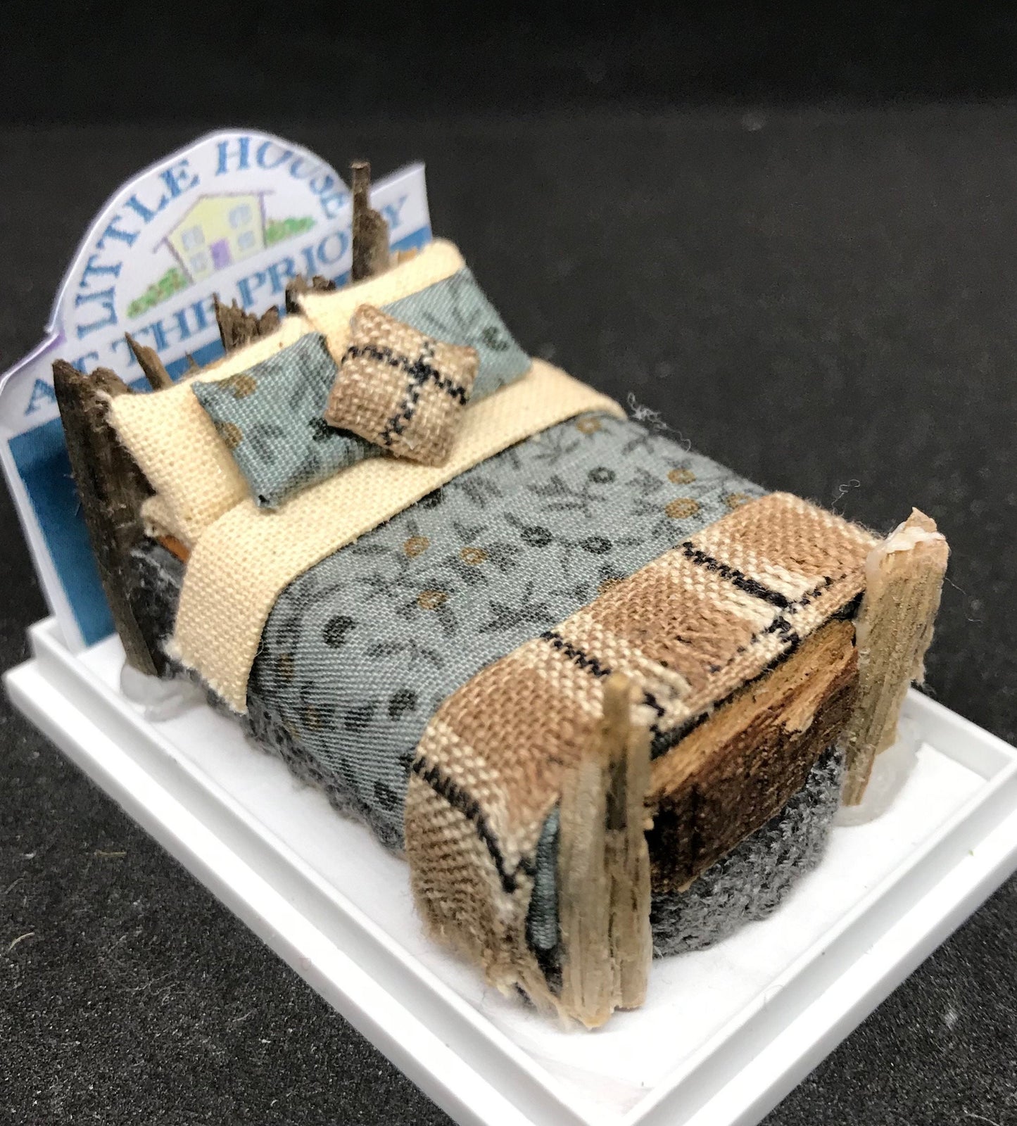 Dolls House Miniatures ( 1/48th - 1:48th - 1/4" - Quarter Inch ) - Hand Made DRIFTWOOD Double Bed - CORAL