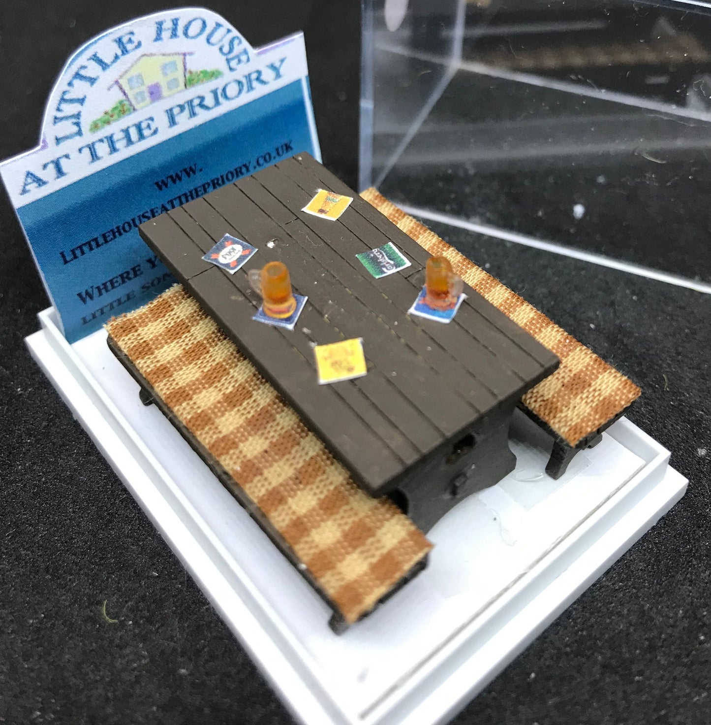 Dolls House Miniatures ( 1/48th - 1:48th - 1/4" - Quarter Inch Scale )Luxury Dressed Pub Bench -