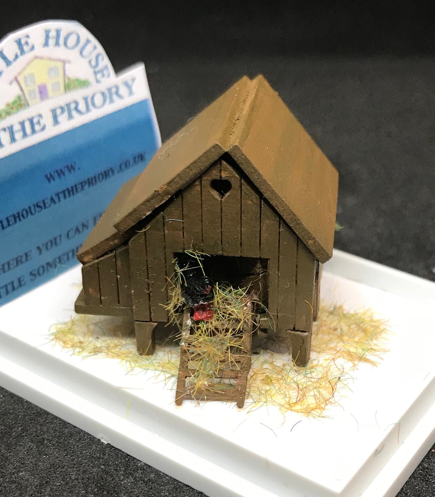 Dolls House Miniatures ( 1/48th - 1:48th - 1/4" - Quarter Inch Scale )Luxury Dressed Chicken Coop -