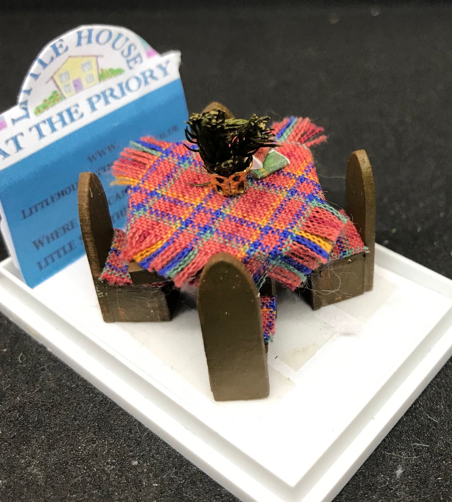 Dolls House 1/48th - table & chairs -