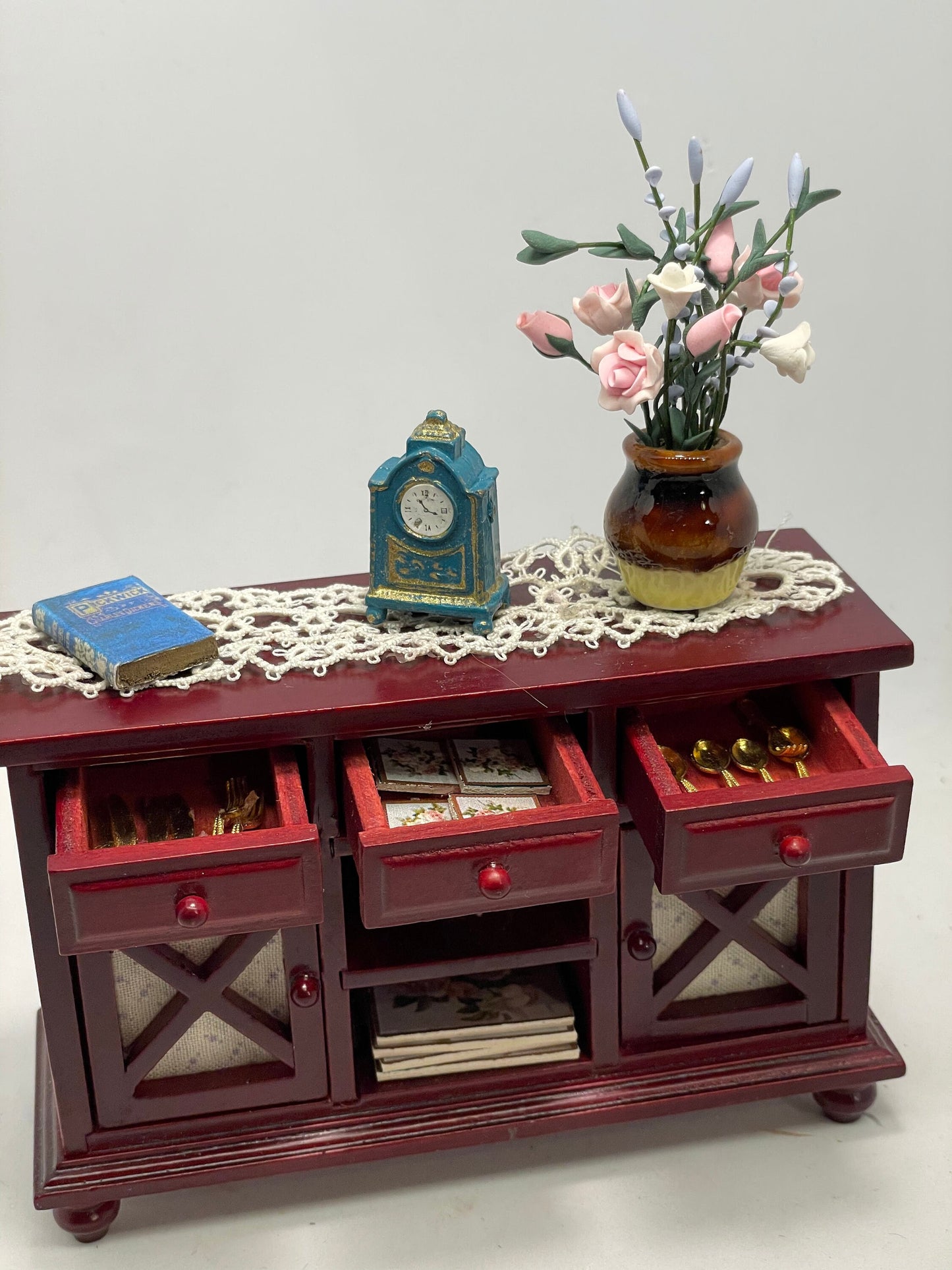 DOLLS HOUSE MINIATURES - 1/12th sideboard