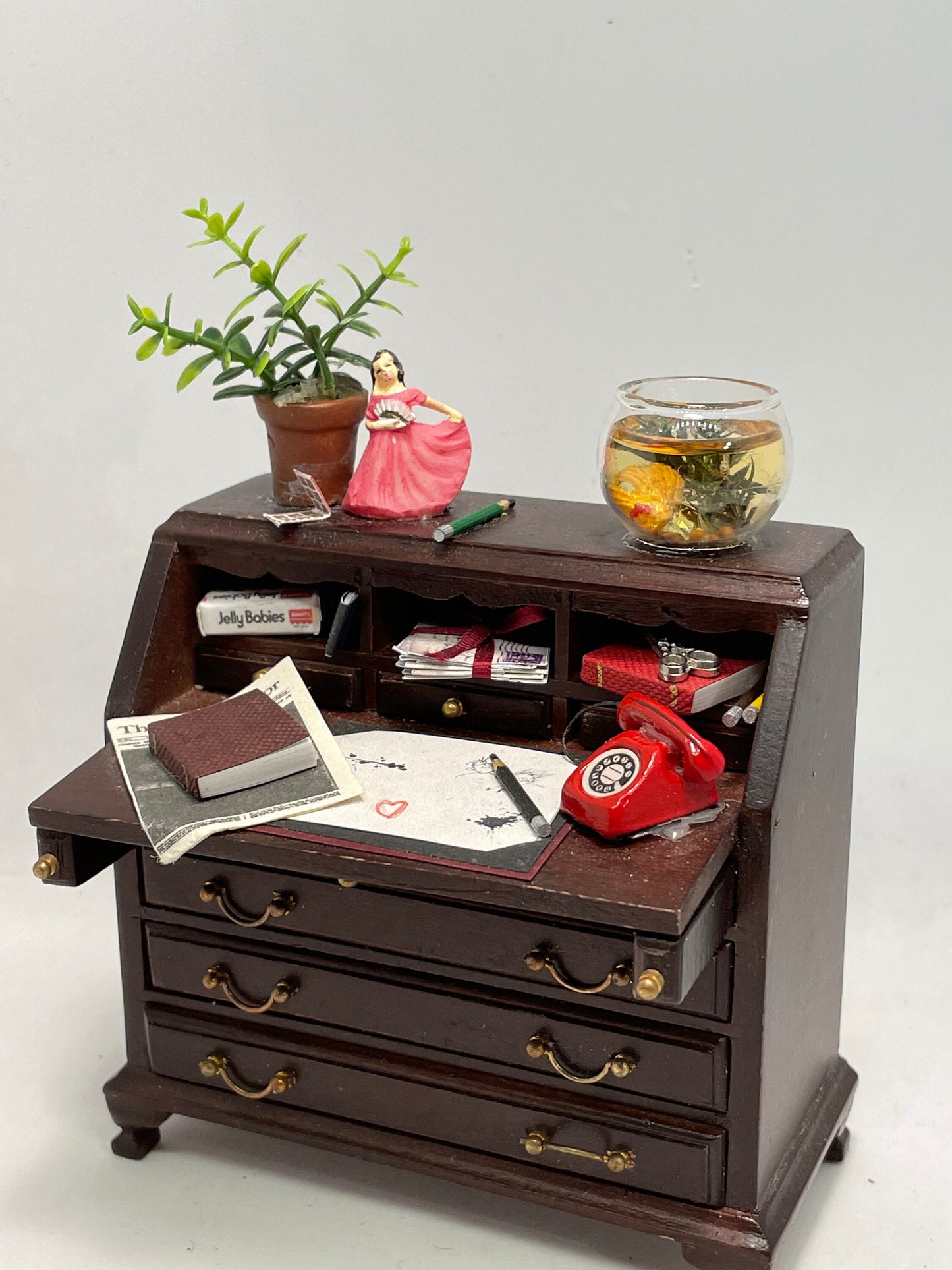 Dolls House Miniatures - 1/12th Desk & Accessories