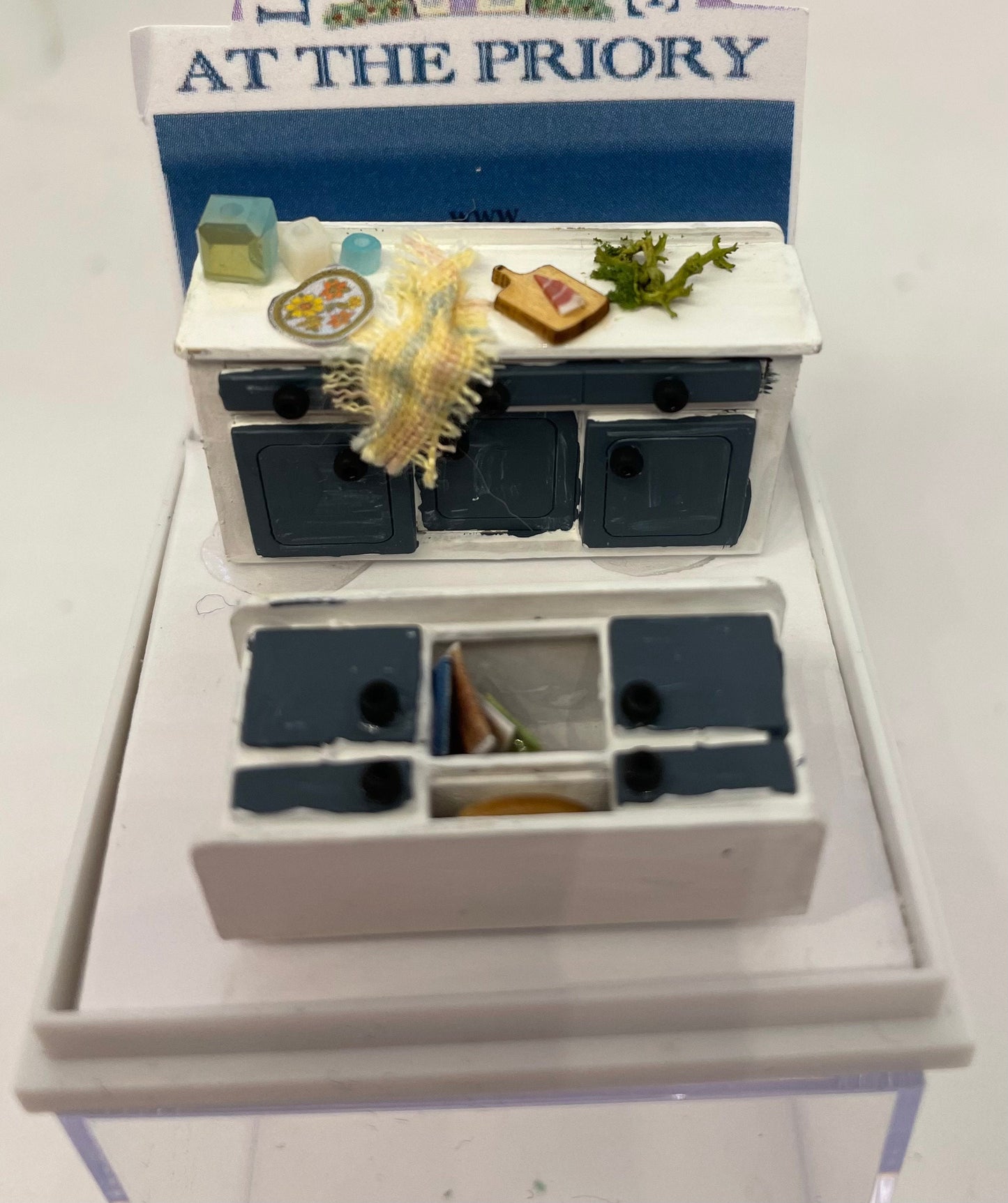 Dolls House 1/48th Retro Kitchen Base and wall Units