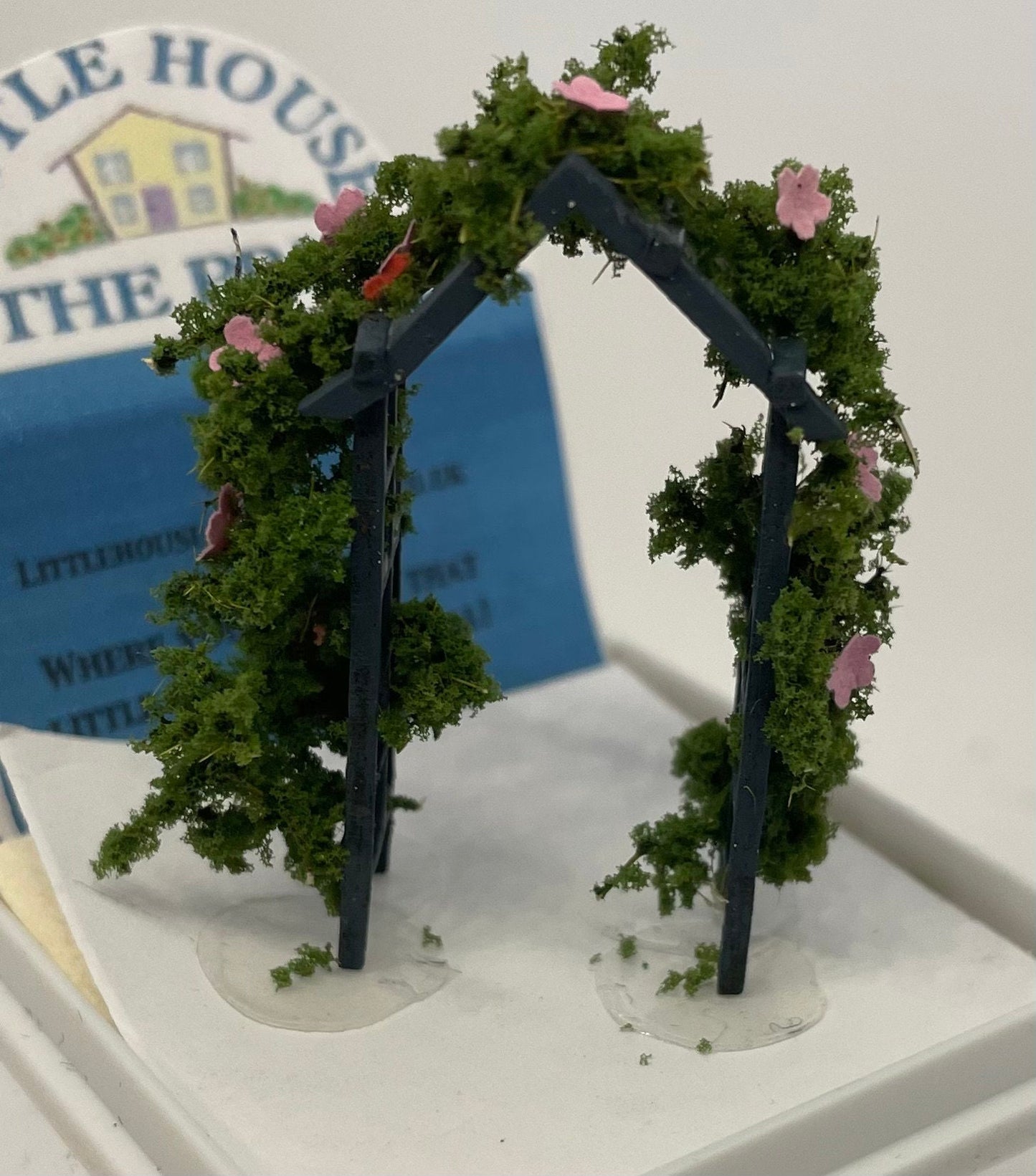 Dolls House Miniatures ( 1/48th - 1:48th - 1/4" - Quarter Inch Scale ) Garden Arch