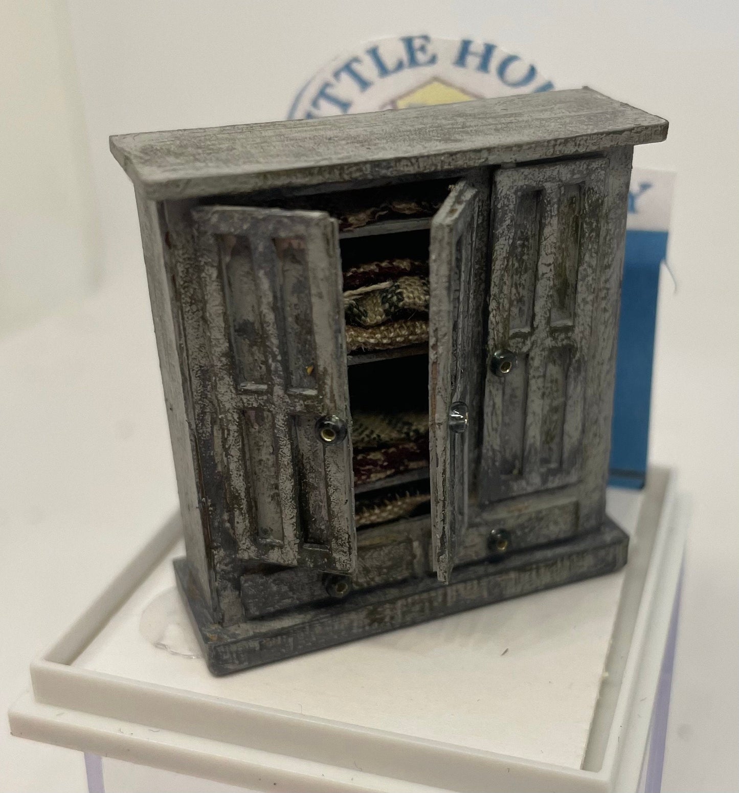 Dolls House 1/48th Linen Cupboard