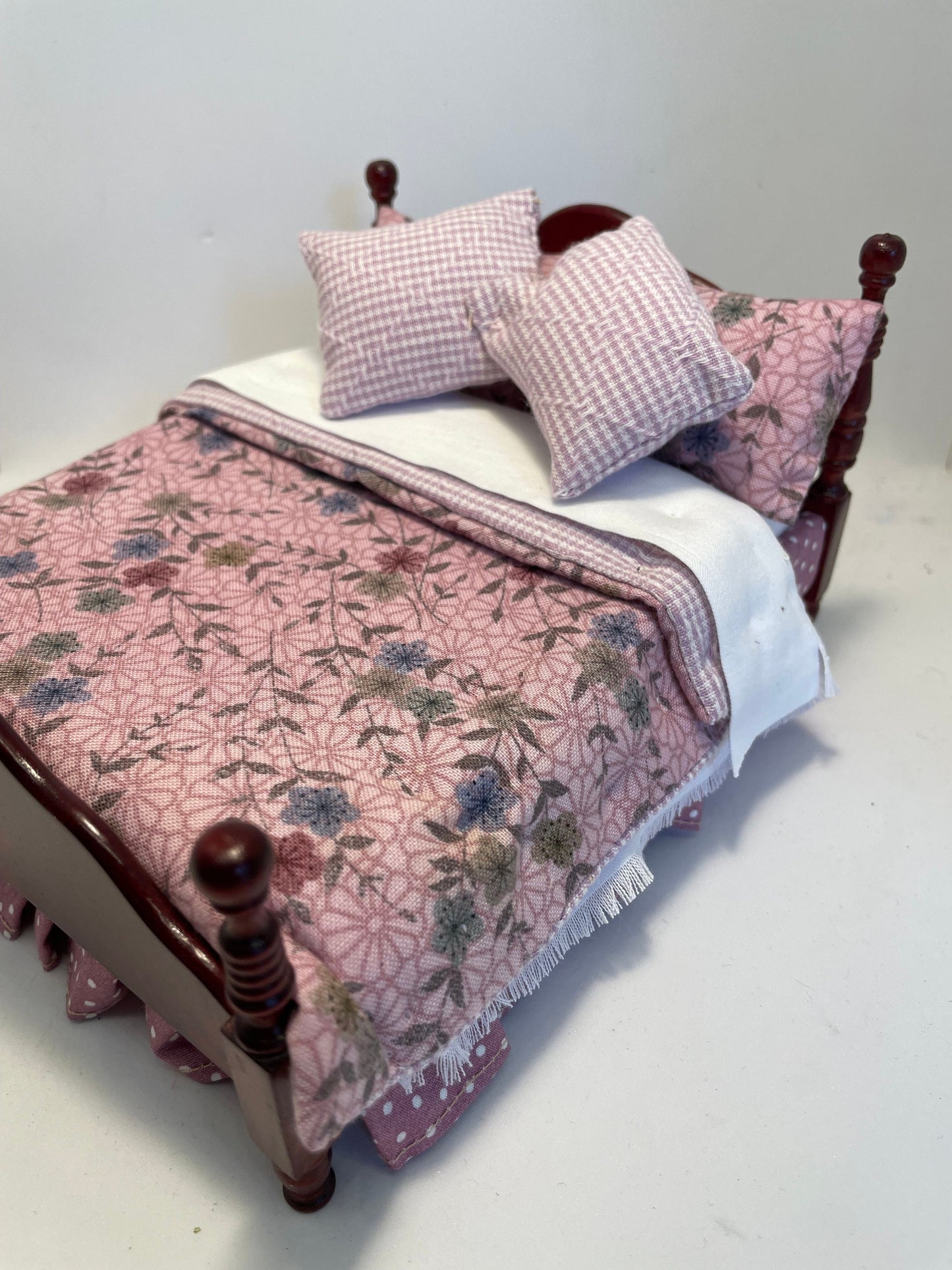 Dolls House Dressed 1/12th Double Bed - Beth