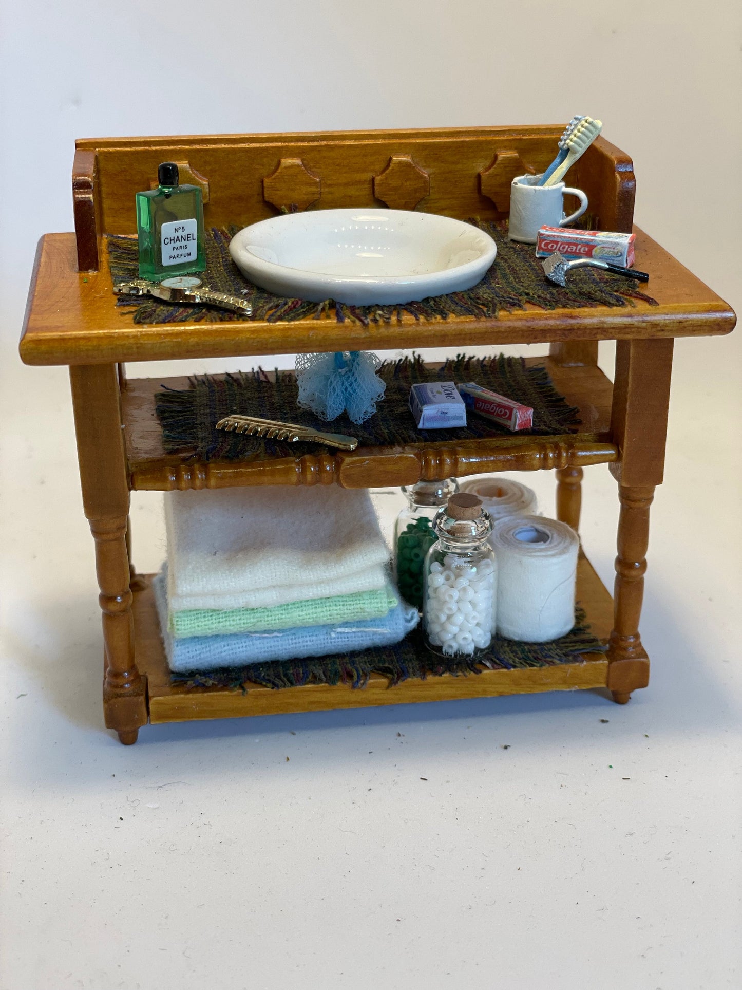 Dolls House Miniatures - 1/12th Wooden Gents Washstand