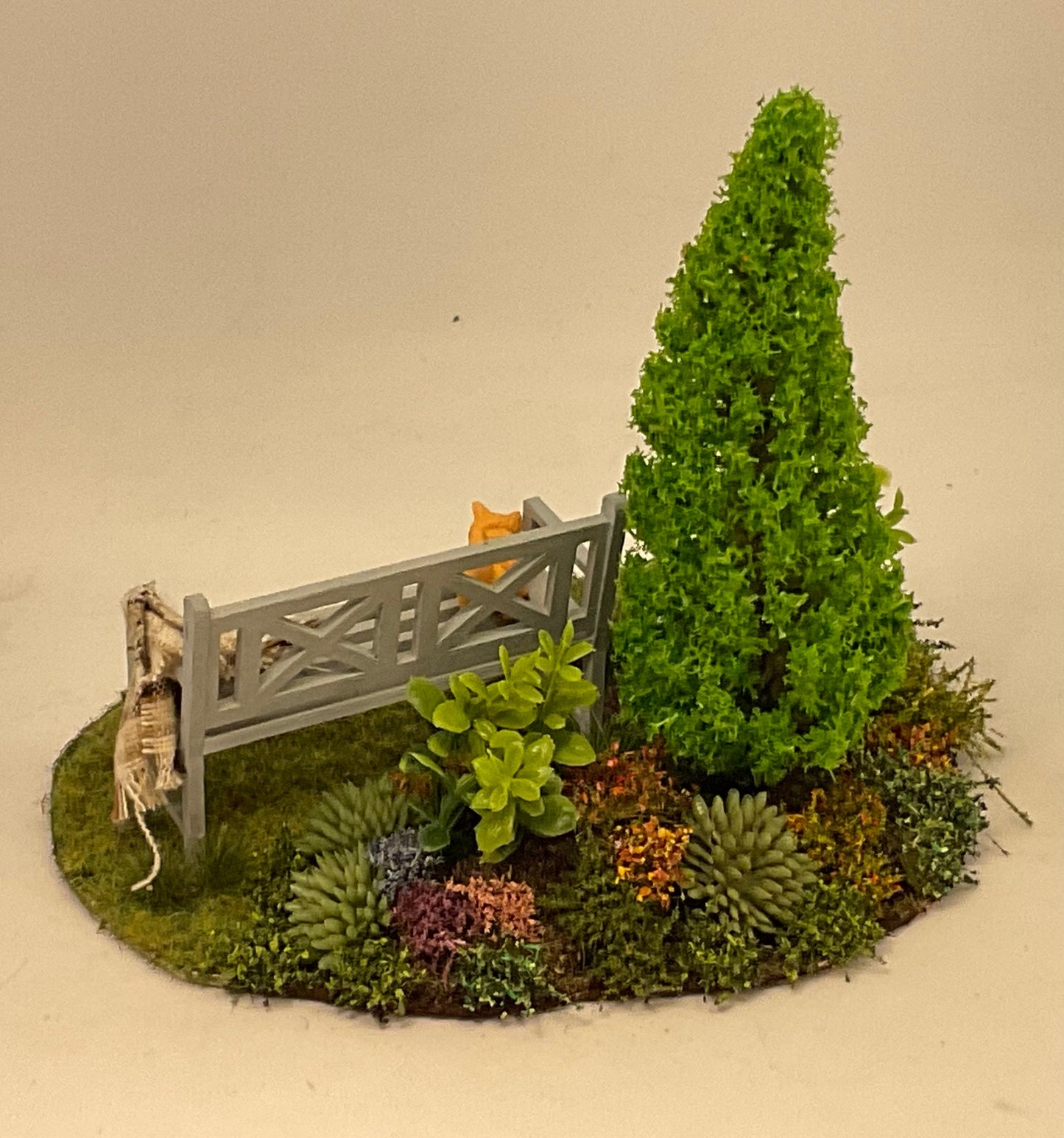 Dolls House Miniatures - 1/24th Garden Bench Garden Scene