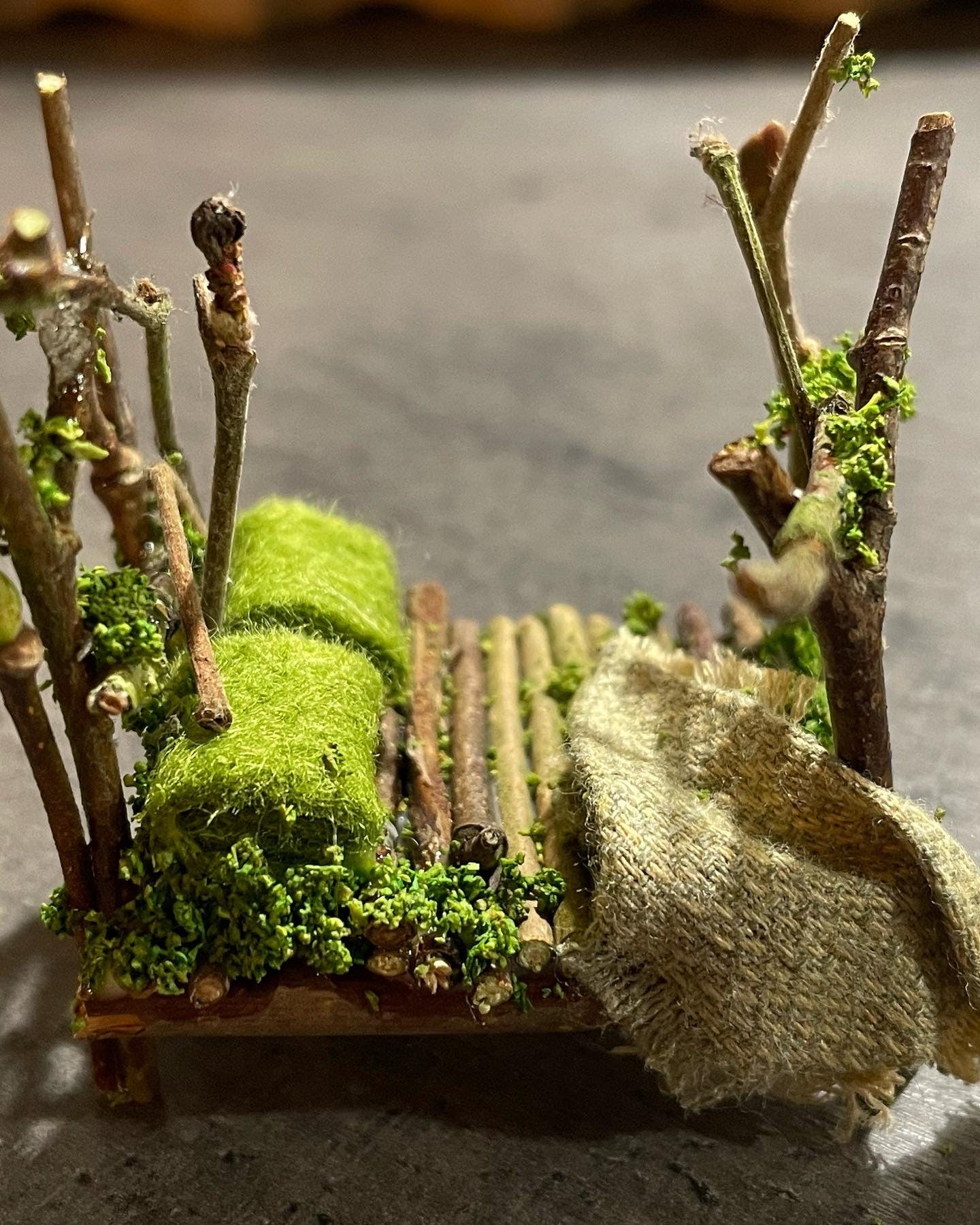 Dolls House Miniatures ( 1/48th - 1:48 - 1/4" - Quarter Inch Scale ) - Double Bed - Woodland