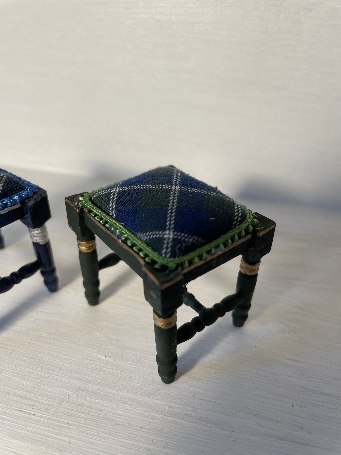 Dolls House Miniatures - 1/12th Tartan footstool x1 (2 options)