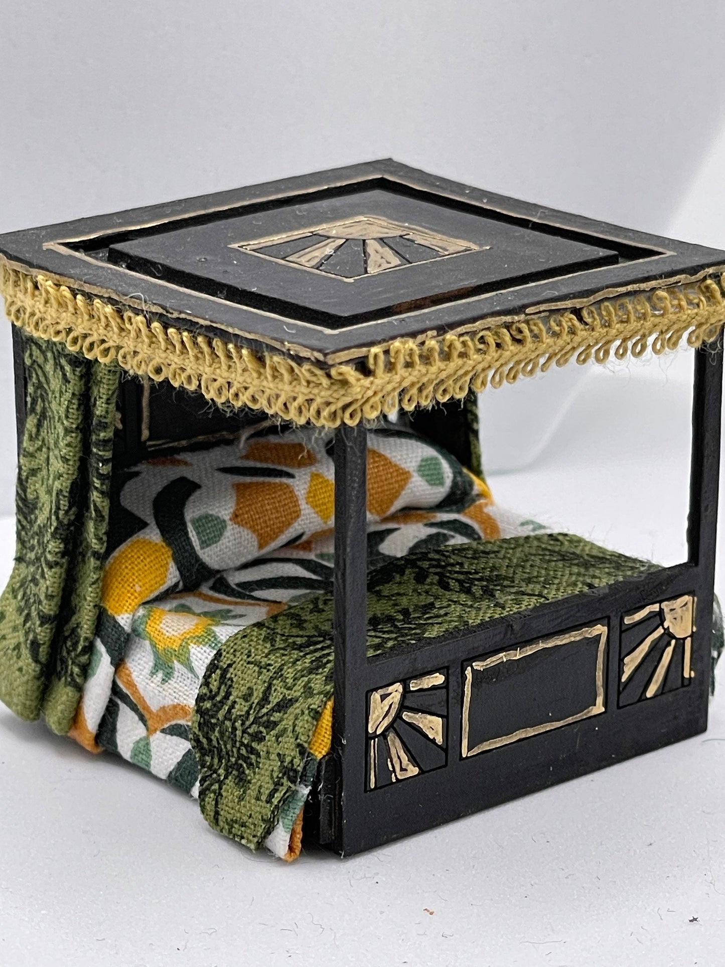 Dolls House 1/48th / 1:48 /Quarter Scale - Deco Four Poster bed - Francis