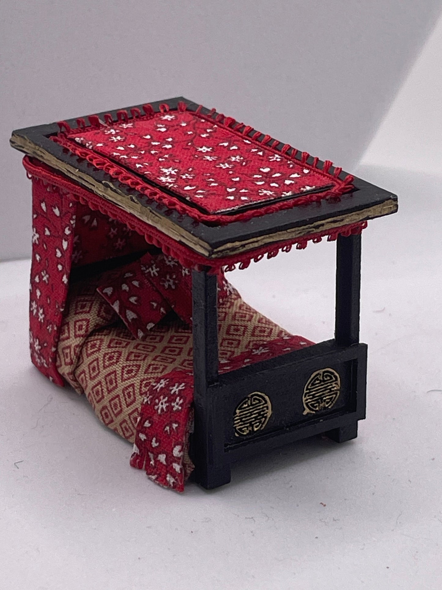 Dolls House 1/48th / 1:48 /Quarter Scale - Four Poster bed - Mei