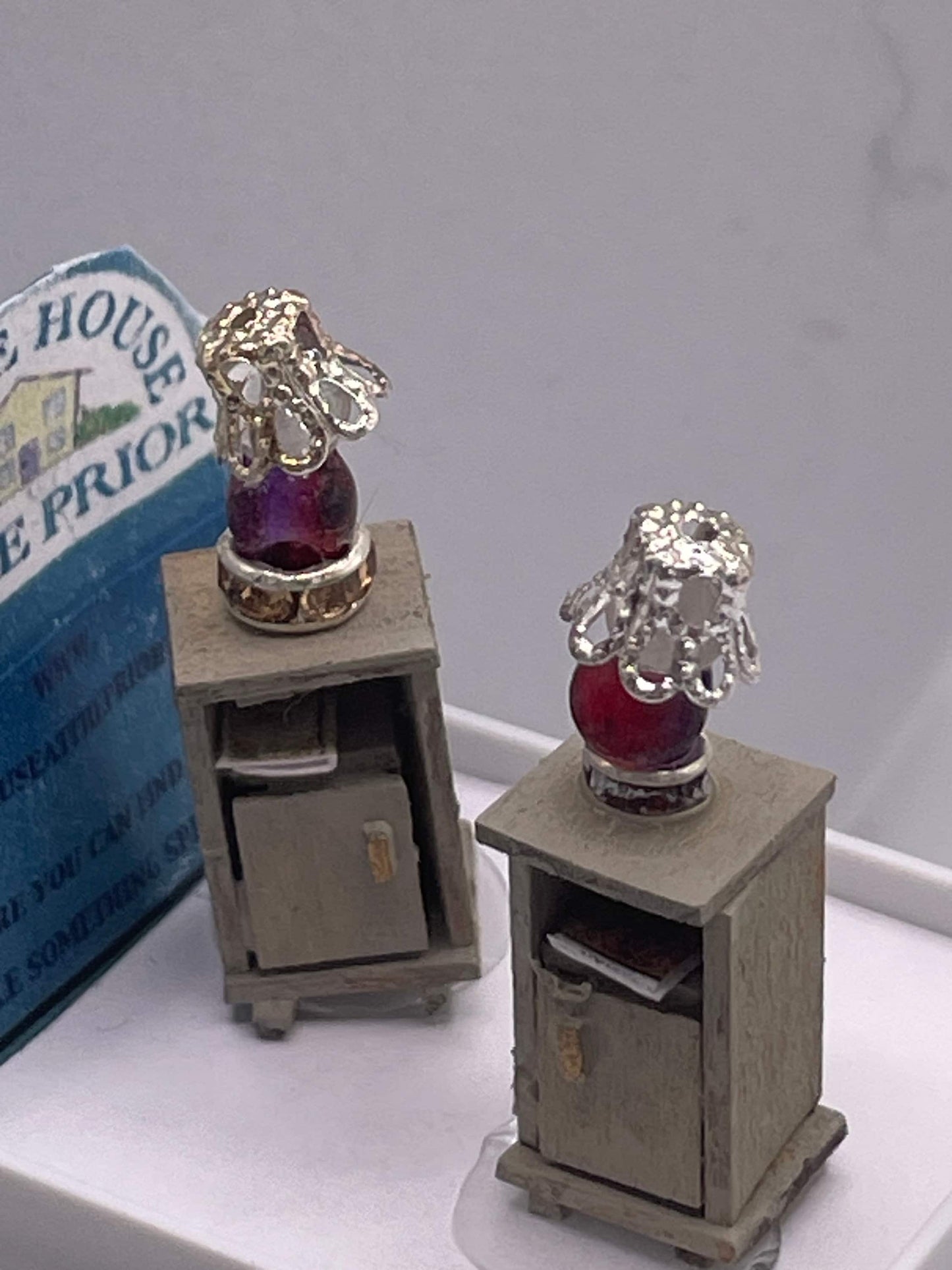 Dolls House 1/48th / 1:48 /Quarter Scale - s/2 bedside tables