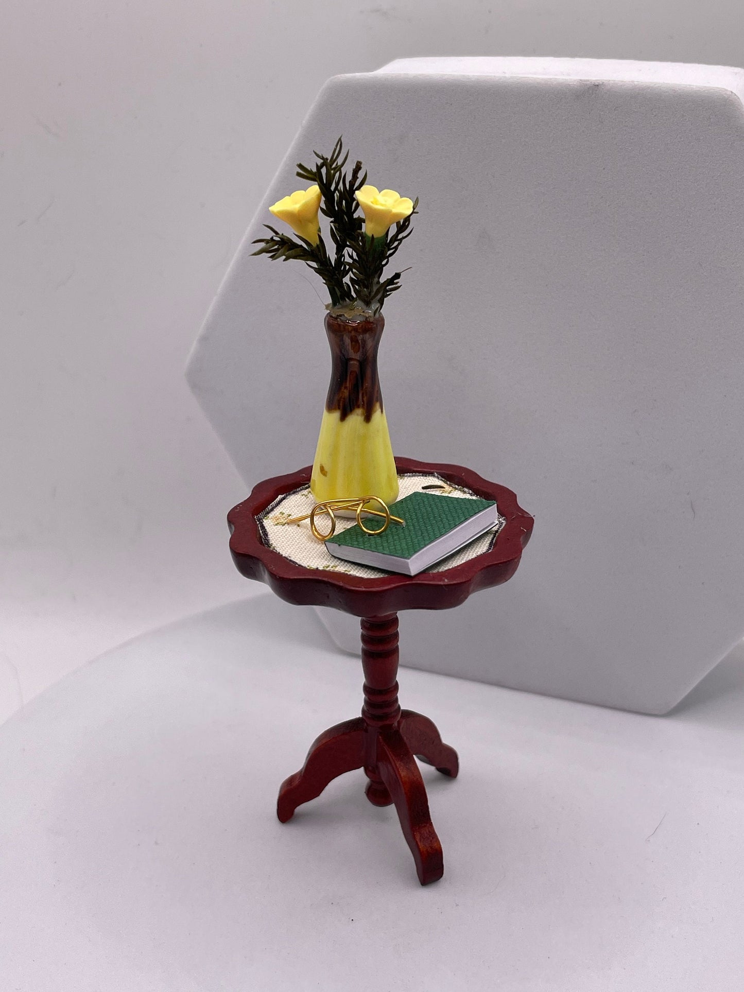 Dolls House Miniatures - 1/12th Occasional - Vera Collective