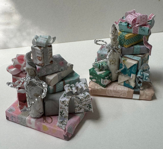 DOLLS HOUSE MINIATURES - 1/12th scale (1 inch) stack of stack of Presents (Wedding, Birthday, baby etc)