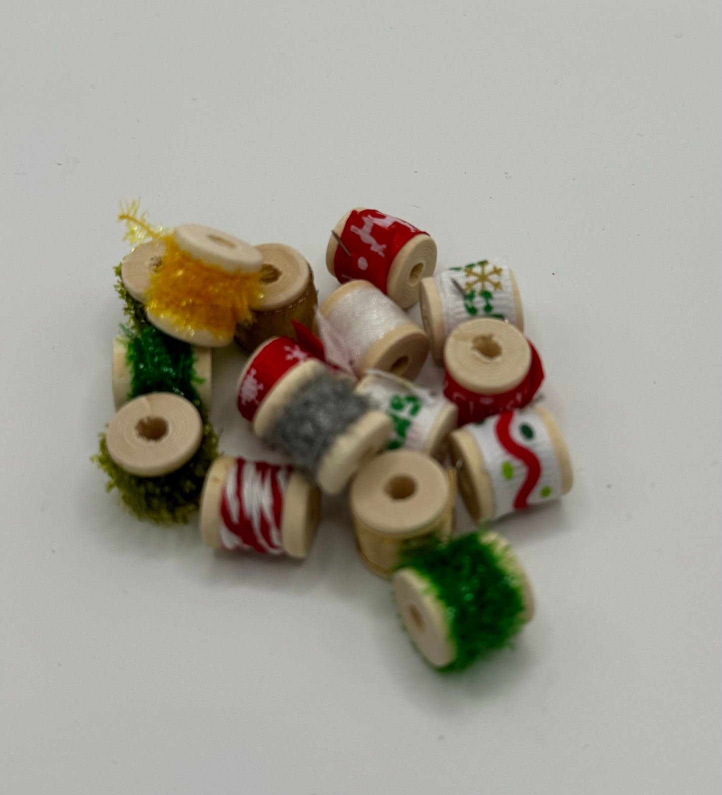 DOLLS HOUSE MINIATURES - Christmas trims on wooden reel x1