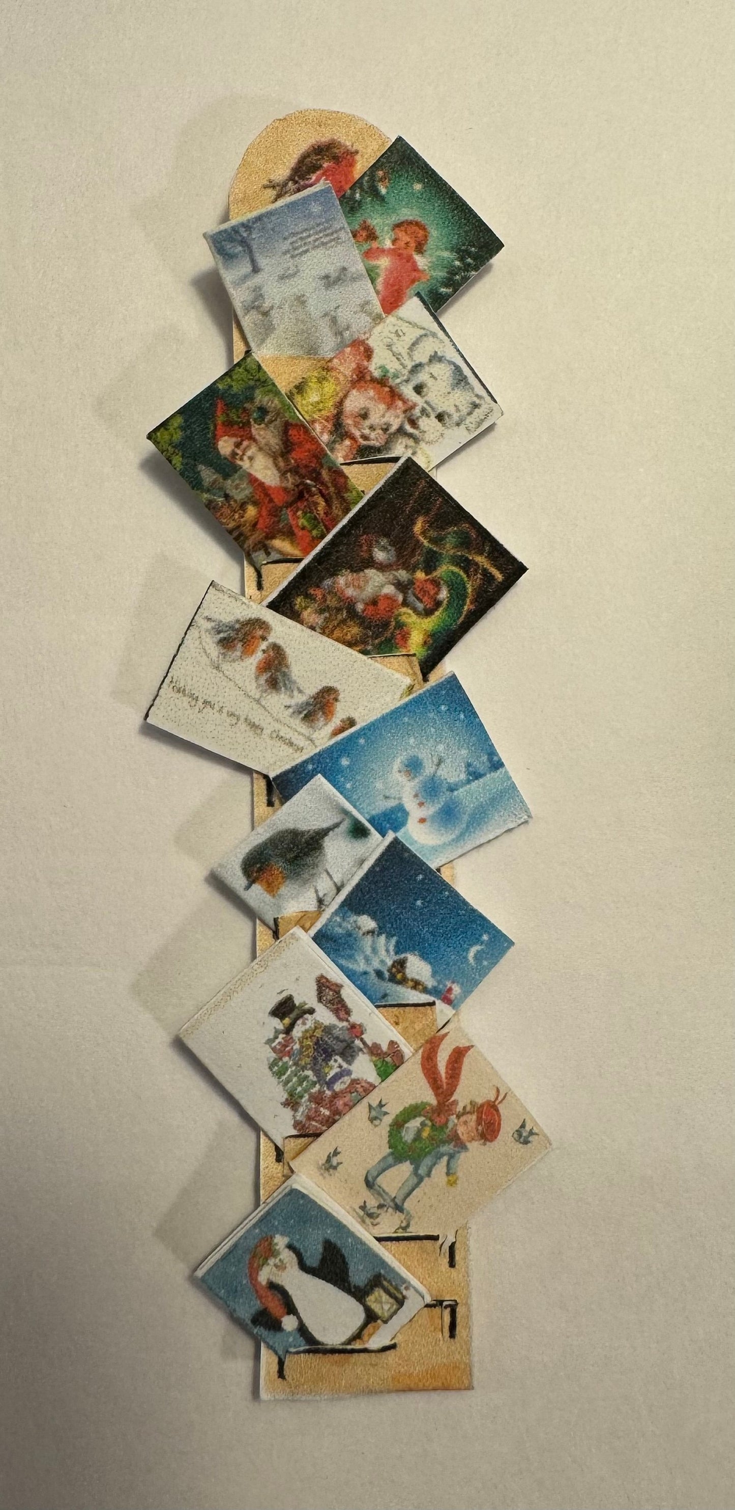 DOLLS HOUSE MINIATURES - Christmas card hanger x1