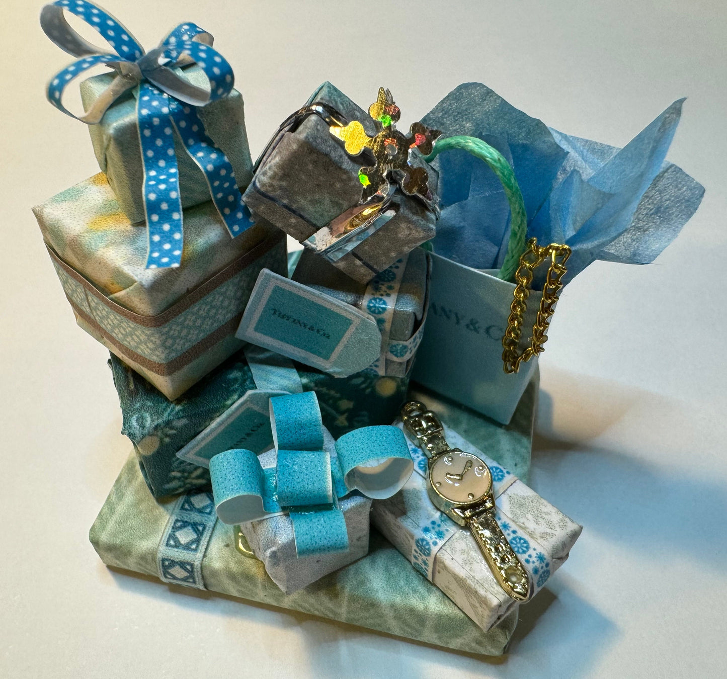 DOLLS HOUSE MINIATURES - 1/12th scale (1 inch) stack of Christmas Presents (2 options)