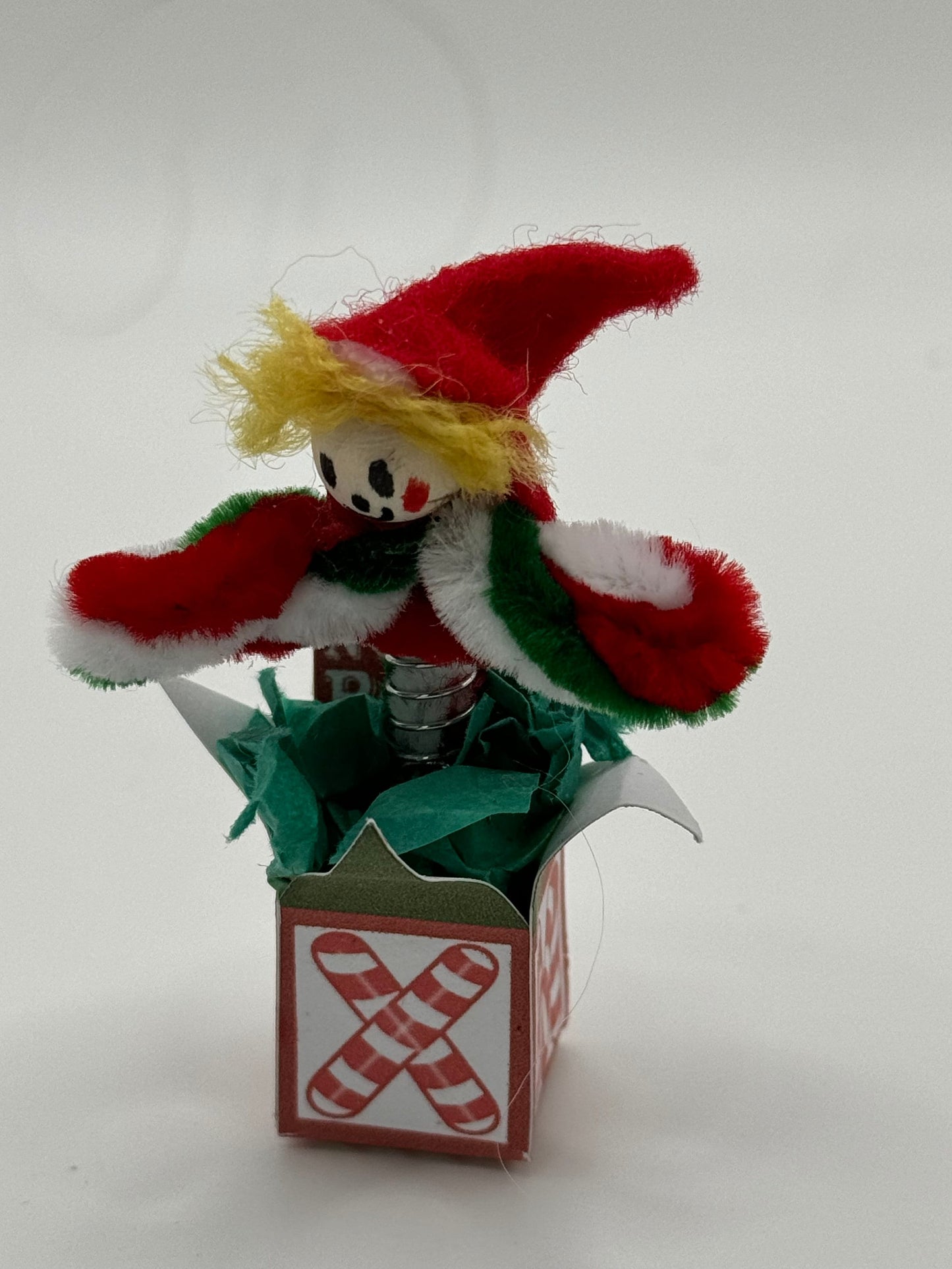 DOLLS HOUSE MINIATURES - Christmas jack in the box toy x1