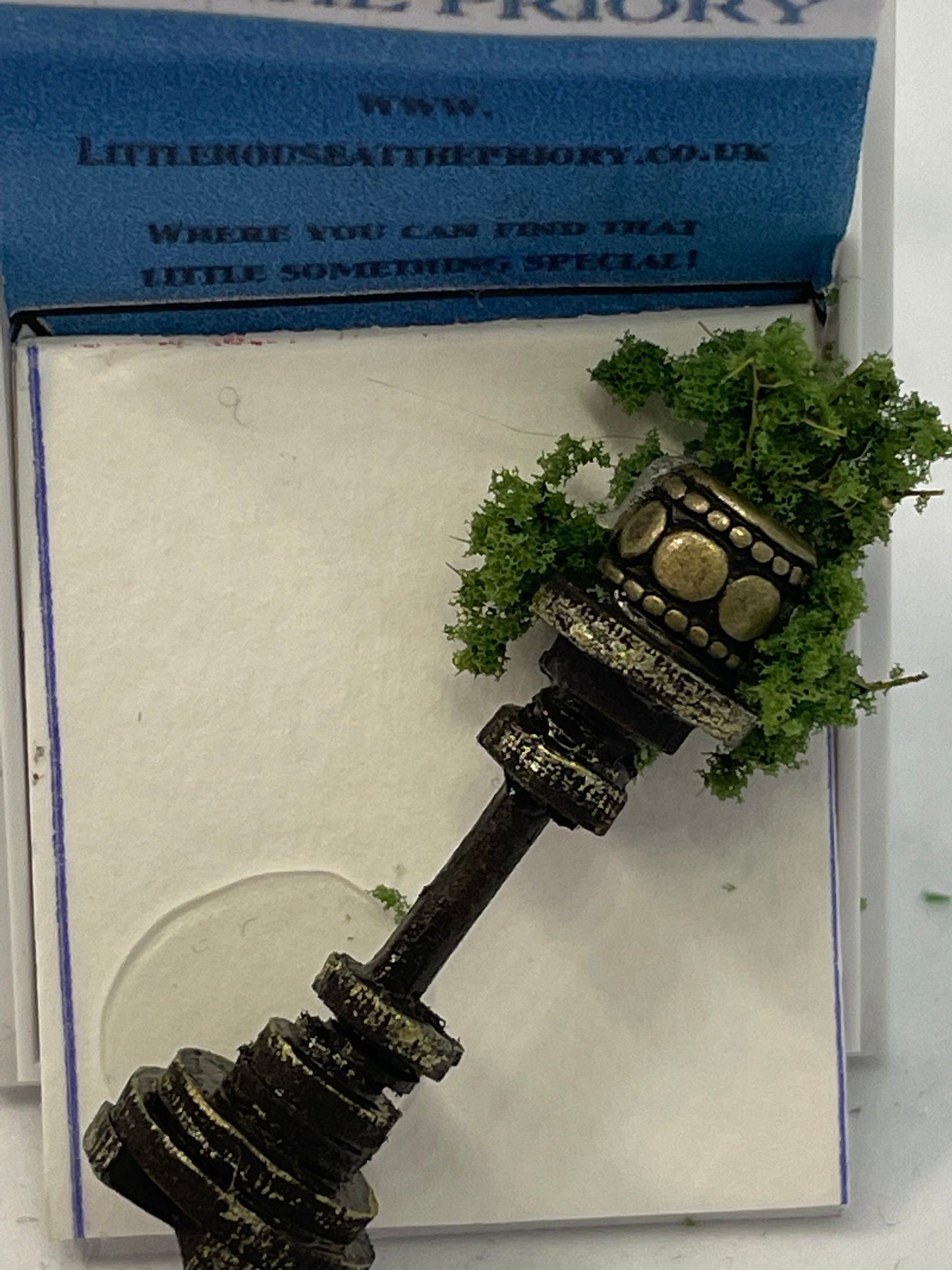 Dolls House 1/48th - plant stand