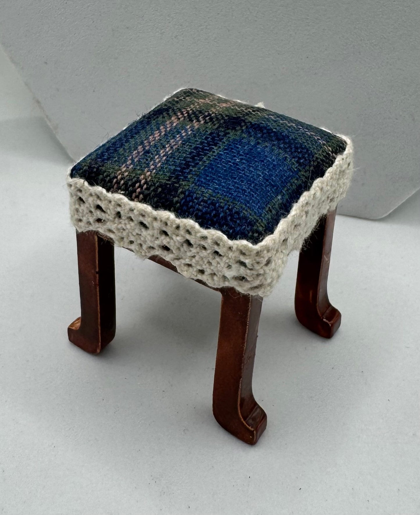 Dolls House Miniatures - 1/12 stool