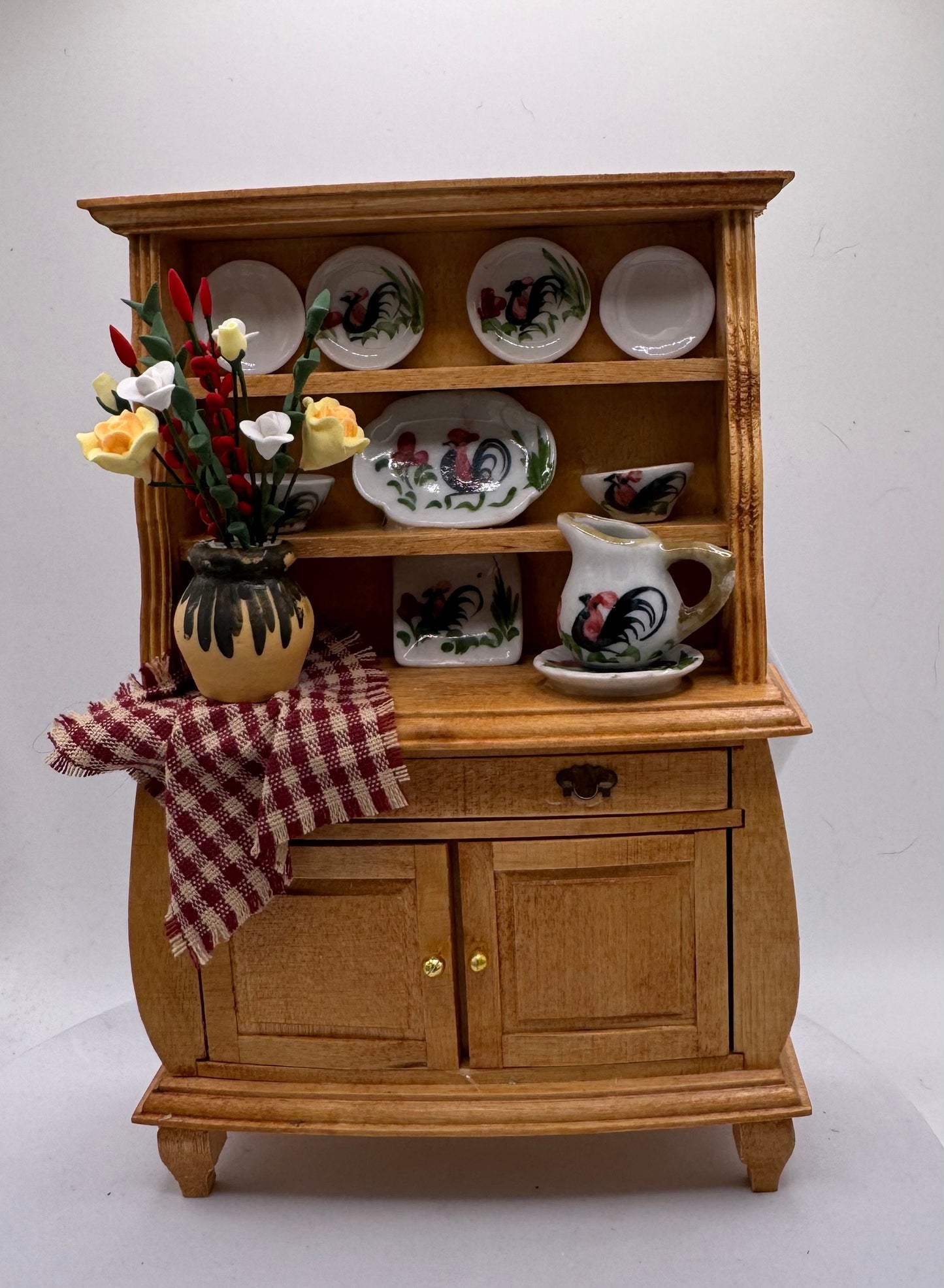 Dolls House Miniatures - 1/12 dresser / hutch