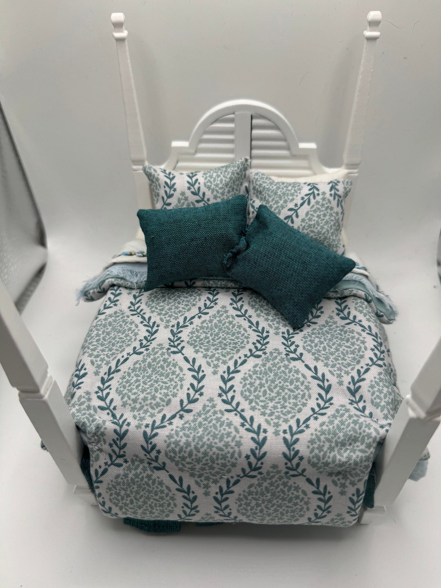 Dolls House Dressed 1/12th Double Poster Bed - Bonnie