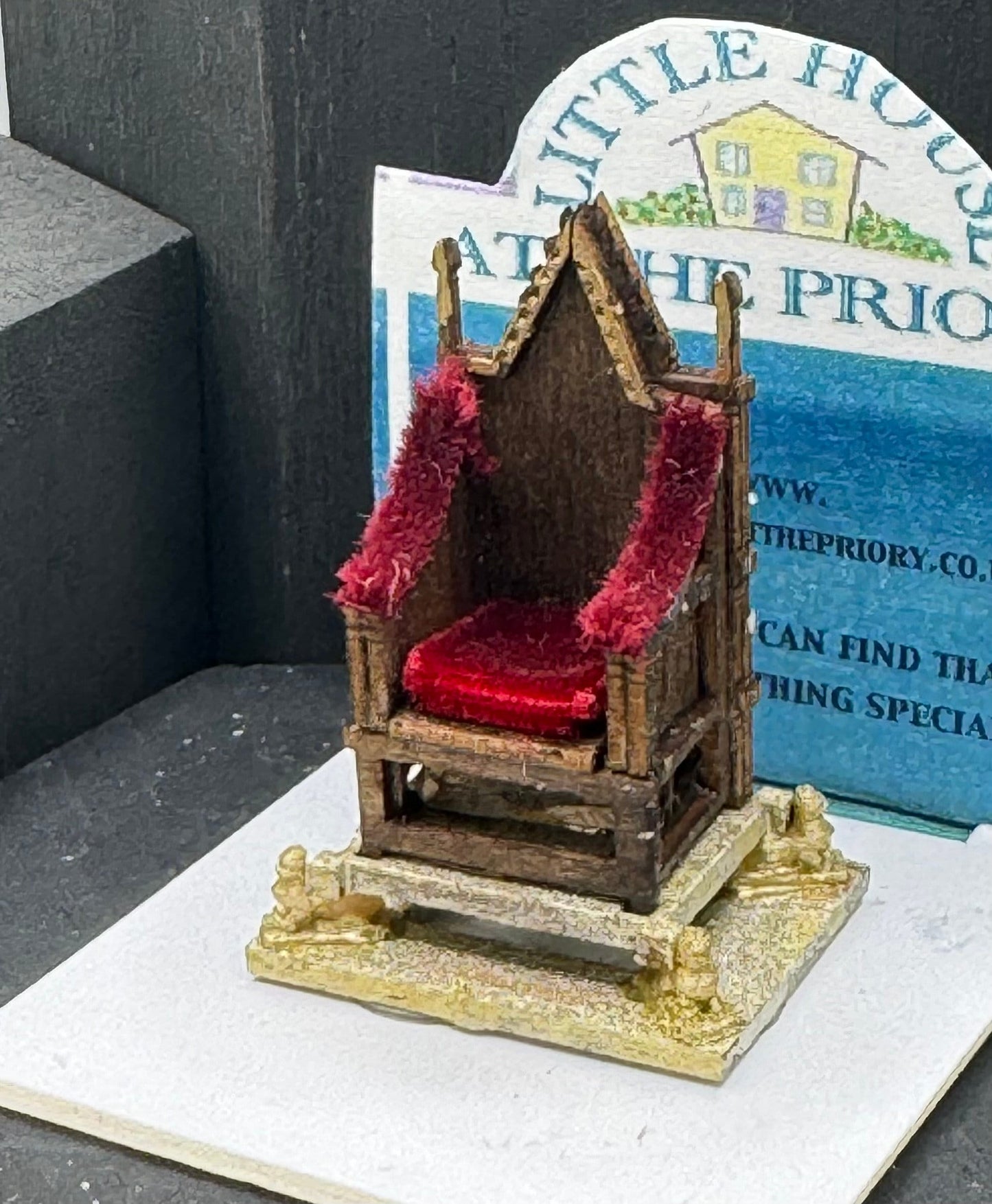 Dolls House 1/48th Coronation Throne with Stone of Destiny