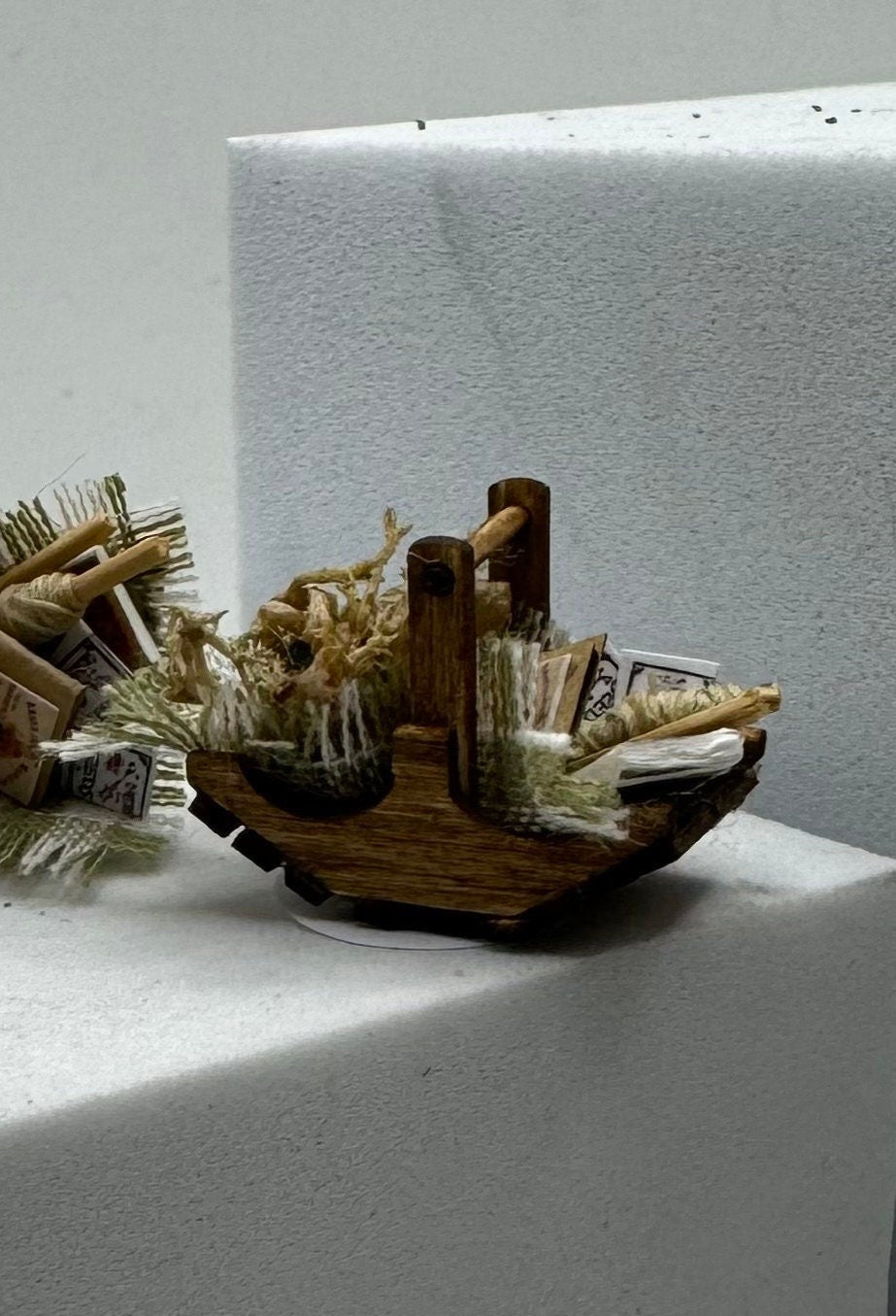 Dolls House Miniatures - 1/24th / 1:24 / Quarter Inch Scale Garden Trug x1