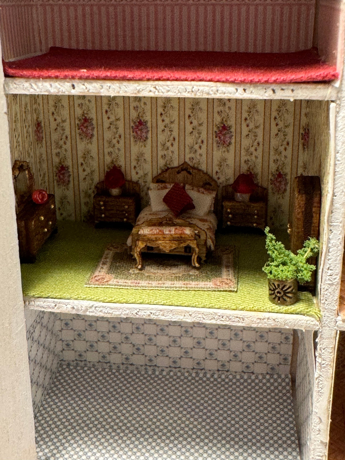 Dolls House Miniatures - 1/12 Dutch Baby Cabinet / Dollshouse