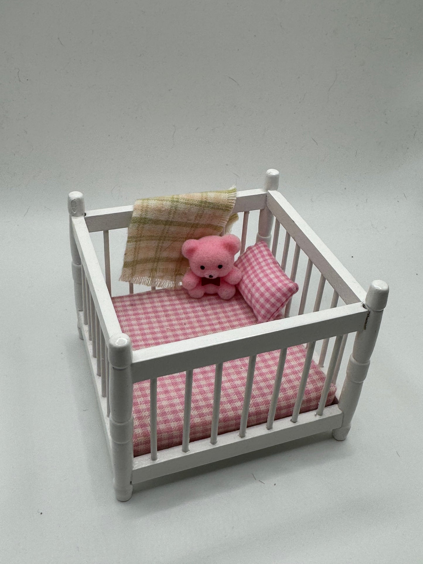 Dolls House 1/12th White Playpen