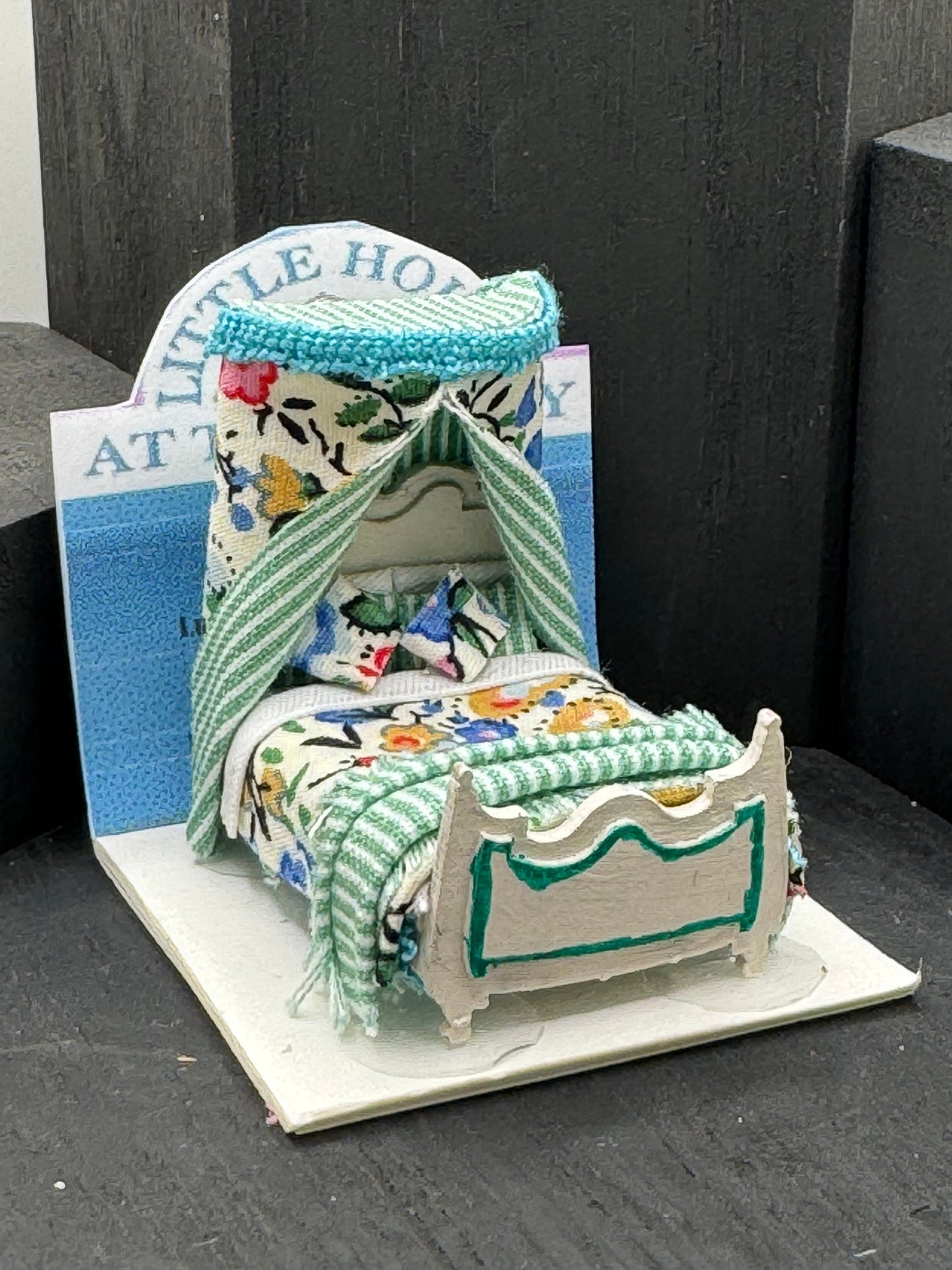 Dolls House Miniatures - Hand Made Canopy Bed (1/48th / 1:48 / Quarter Scale )