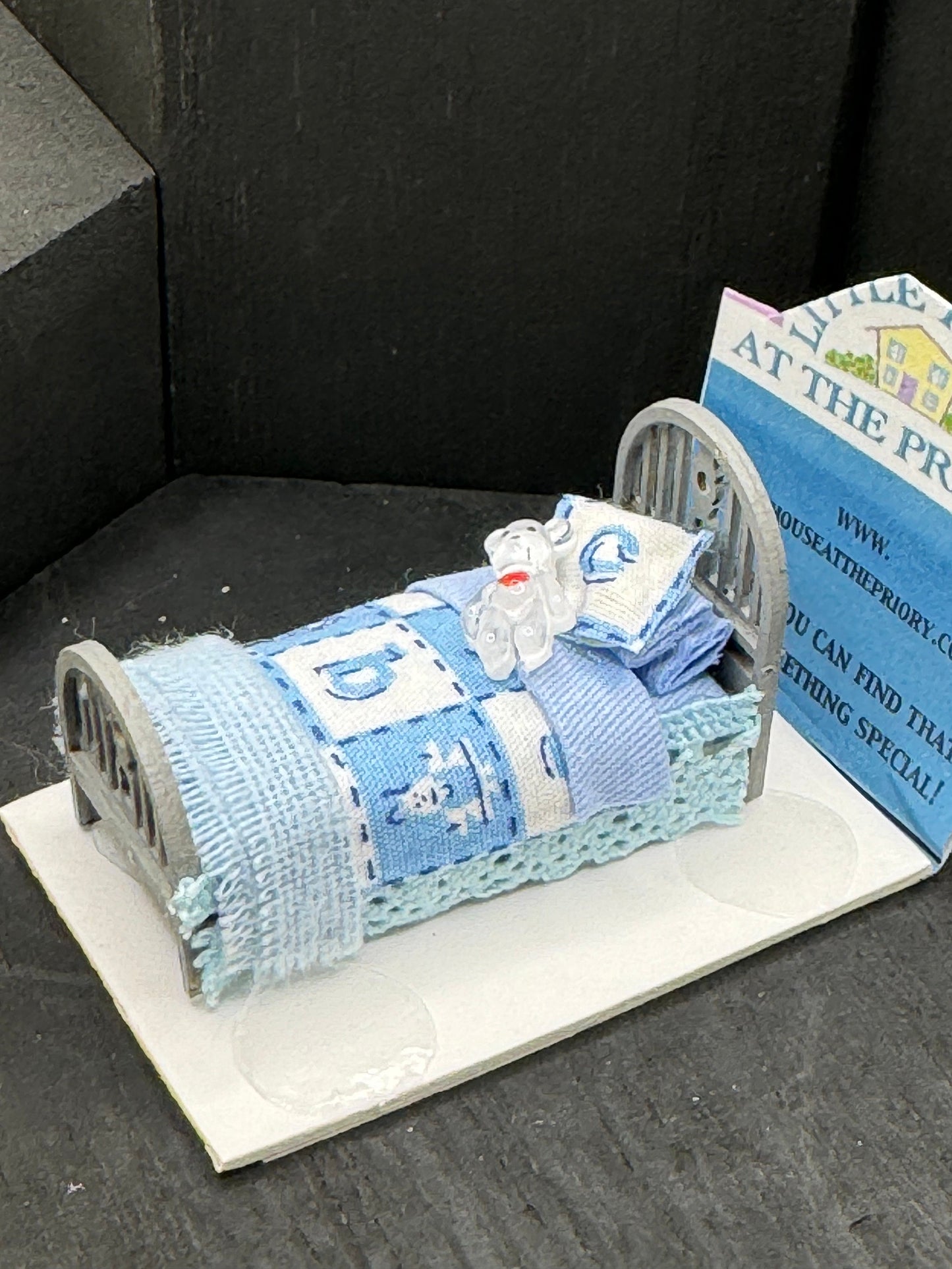 Dolls House Miniatures - Hand Made Single Bed (1/48th / 1:48 / Quarter Scale )