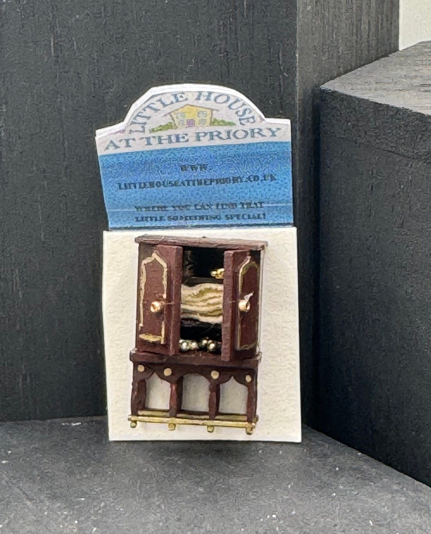 Dolls House 1/48th Period Cabinet